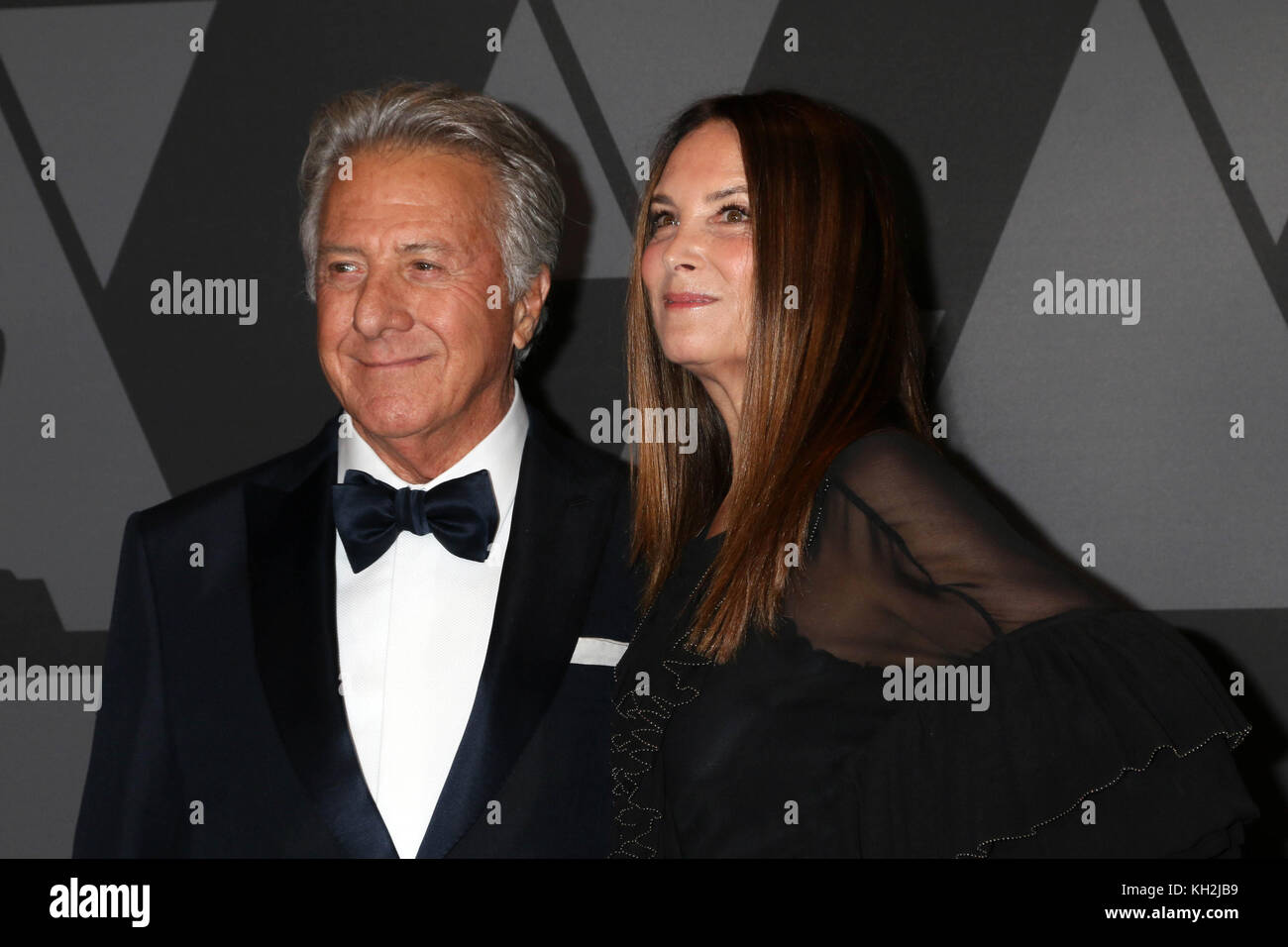 Hollywood, Ca. 11th novembre 2017. Dustin Hoffman, Lisa Hoffman, ha fatto parte dei premi annuali dei Governatori AMPAS 9th presso la Dolby Ballroom di Hollywood, California, l'11 novembre 2017. Credito: David Edwards/Media Punch/Alamy Live News Foto Stock