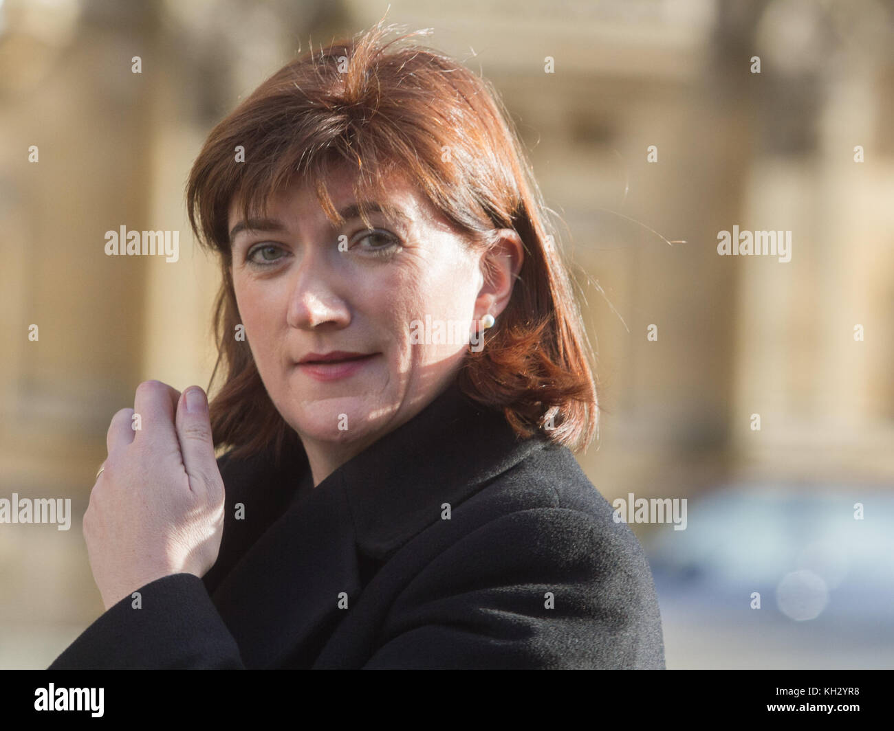 Londra, Regno Unito. Xiii Nov, 2017.British politico conservatore Nicky Morgan a rimangono supporter è visto in Westminster. Nicky Morgan è membro del Parlamento di Loughborough e ha servito come segretario di istruzione sotto il Primo Ministro David Cameron e il ministro per le donne uguaglianze Credito: amer ghazzal/Alamy Live News Foto Stock