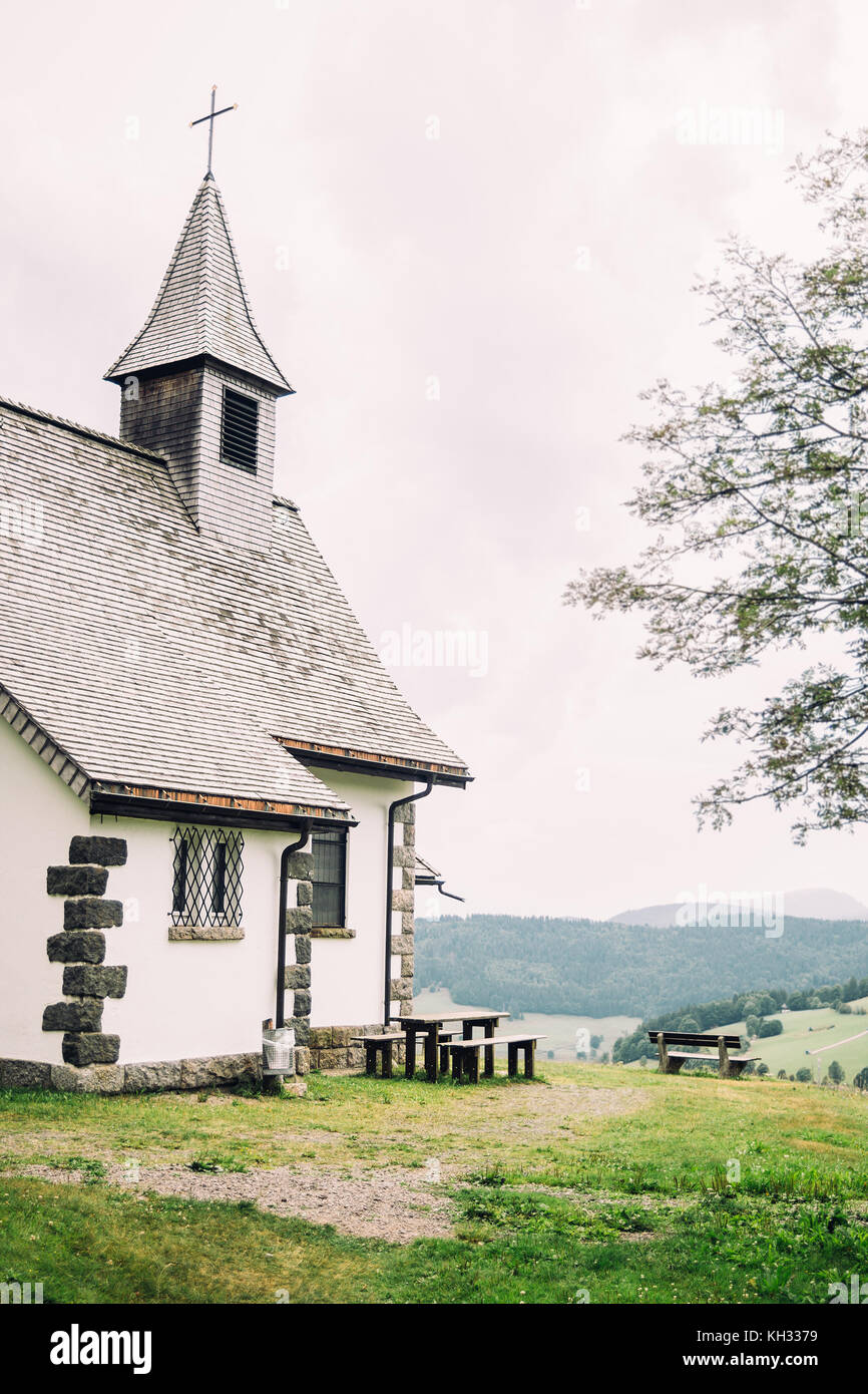 Fatima kapelle in todtnauberg sulla cima di una collina che domina la schwarzwald foresta nera paesaggio Foto Stock