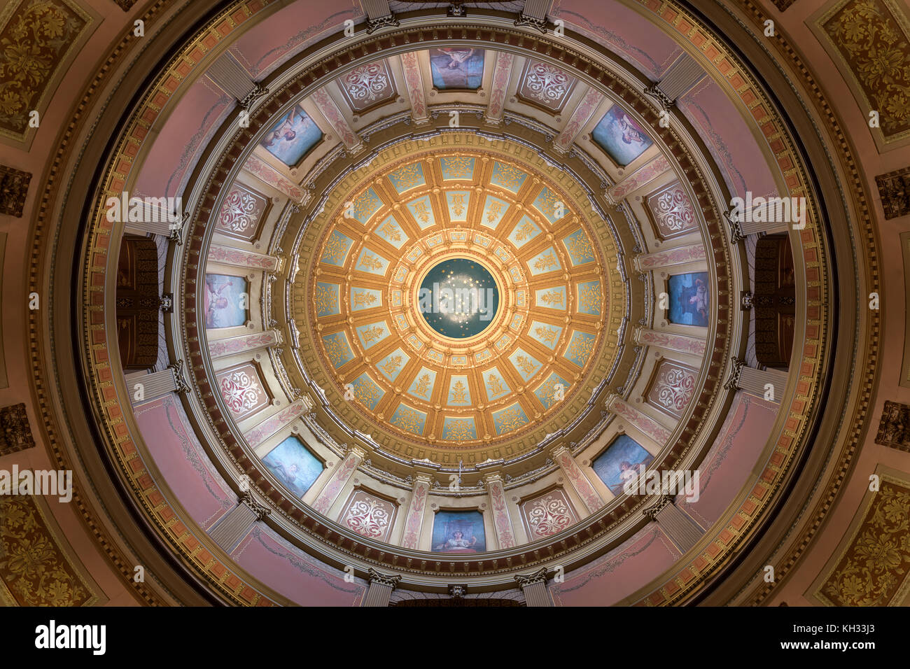 Cupola interna dalla rotonda pavimento del Michigan State Capitol in Lansing, Michigan Foto Stock