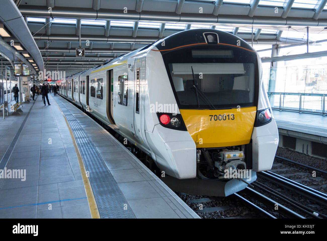 Thameslink Desiro classe City 700 Treno in partenza Blackfriars Rail Station di Londra, Regno Unito Foto Stock