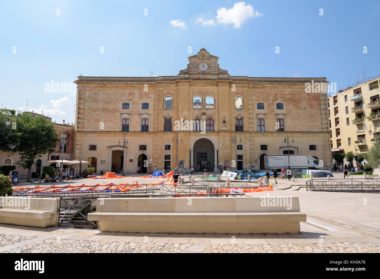 Matera, Italia - 2 settembre 2016: l'edificio del palazzo dell'annunziata in piazza Vittorio Veneto a Matera Foto Stock