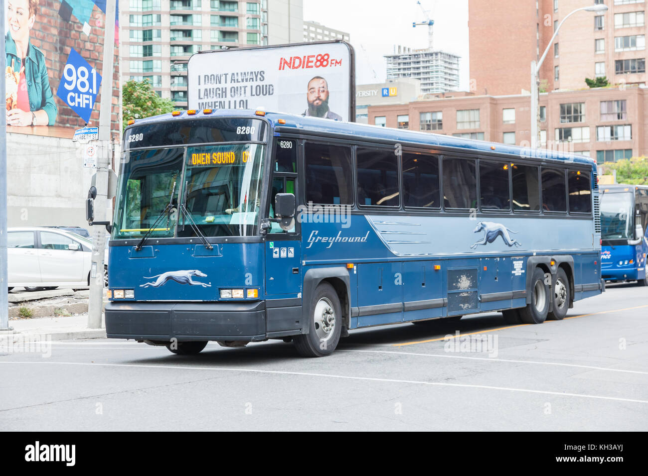 Toronto, Canada - 11 OTT 2017: Grehound autobus presso il city terminal a Toronto. Provincia di Ontario, Canada Foto Stock