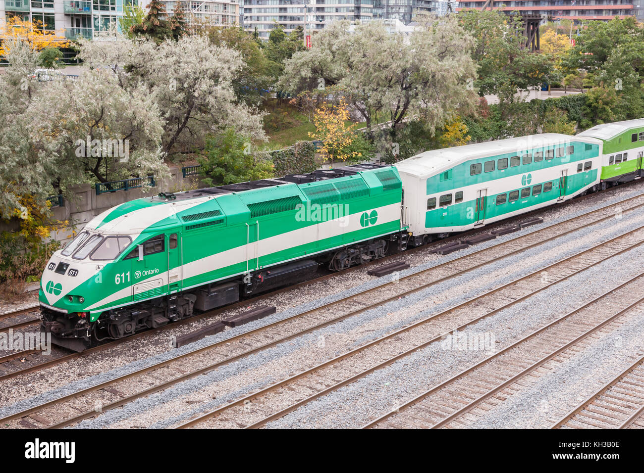 Toronto, Canada - 11 OTT 2017: go transit train lasciando la città di Toronto. provincia di Ontario, Canada Foto Stock