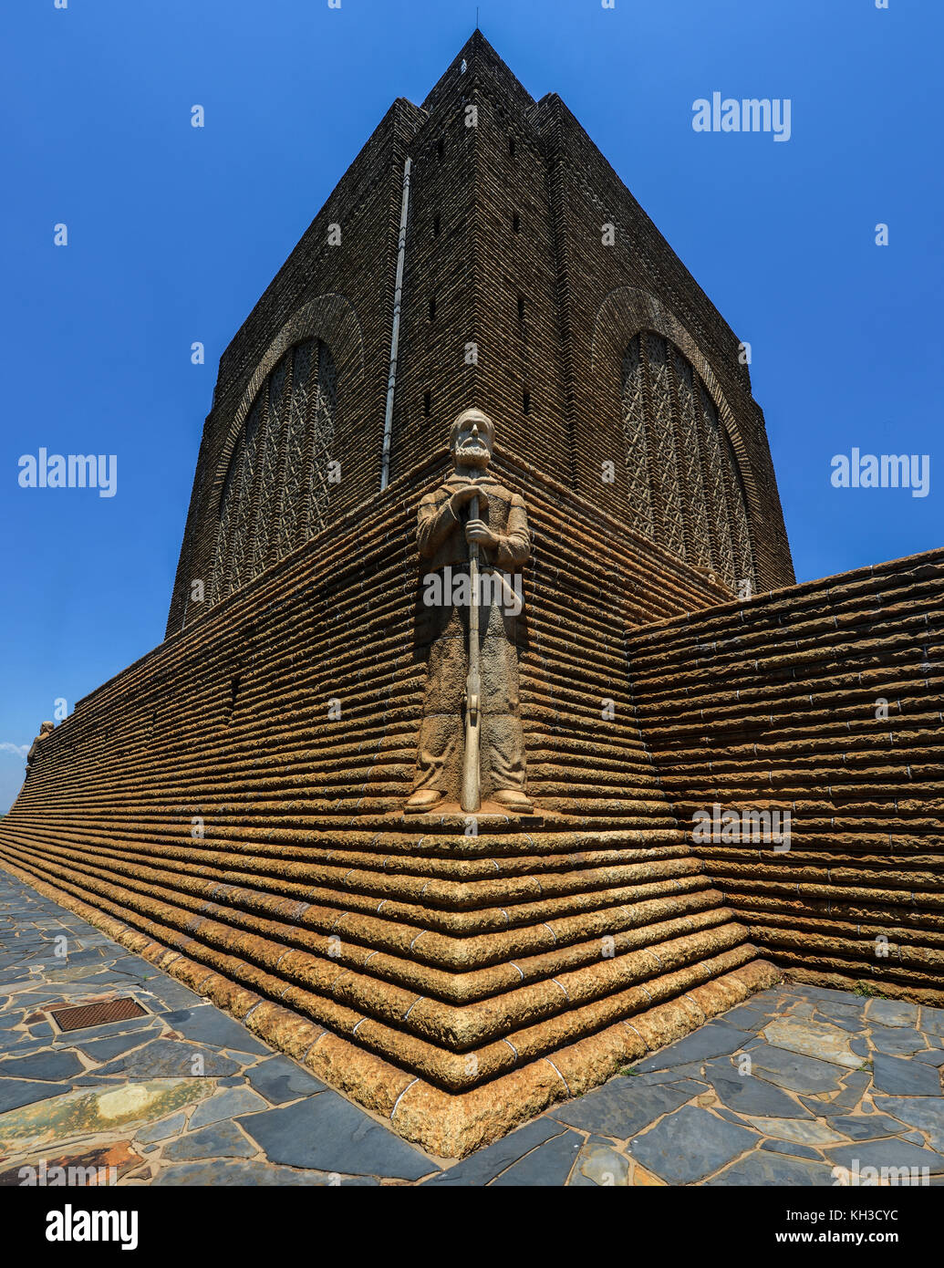 Monumento a Piet Retief al Monumento Voortrekker. il Monumento Voortrekker si trova appena a sud di Pretoria in Sud Africa. questa massiccia granito stru Foto Stock