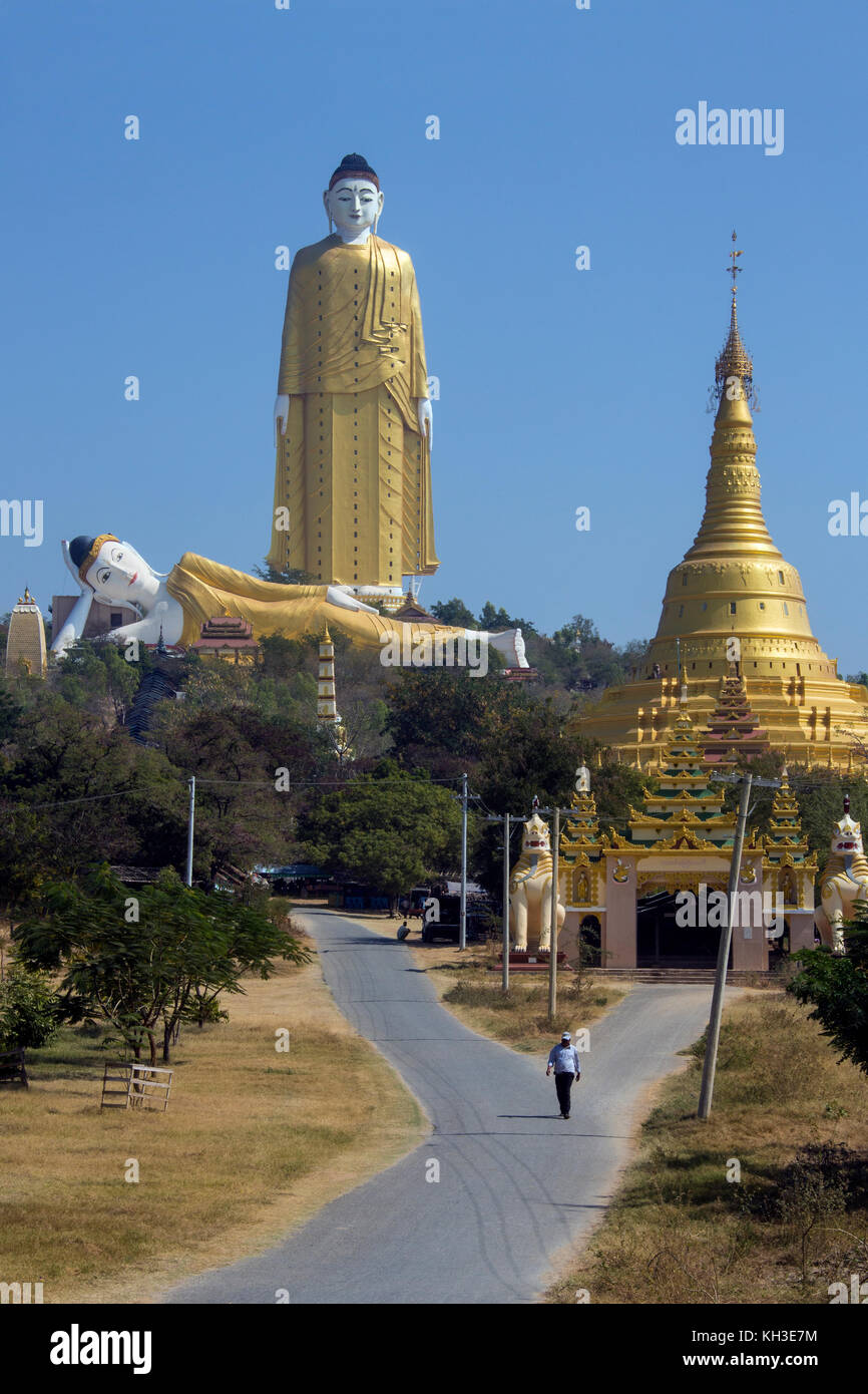 Il Laykyun Sekkya statua di Budda è il più alto la statua di Buddha nel mondo a 116 metri (381 ft). Si trova nel villaggio di Taung Khatakan, vicino a Mo Foto Stock