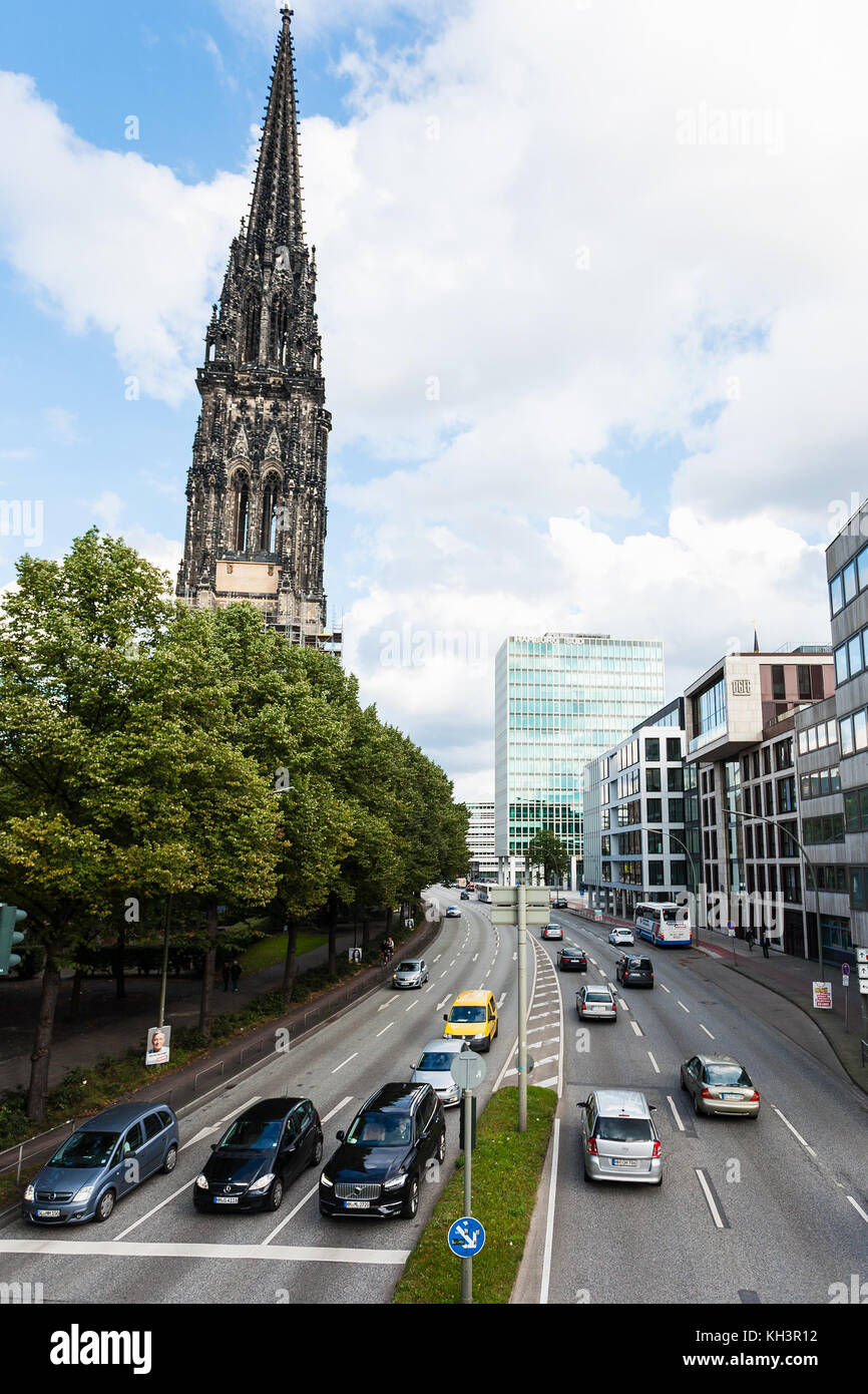 Amburgo, Germania - 15 settembre 2017: la chiesa di san nicola vicino a Willy-brandt-Strasse. La chiesa fu il più alto edificio nel mondo nel 1874-1876, un Foto Stock