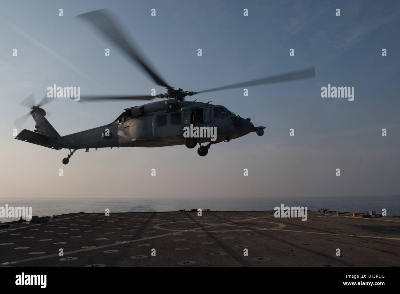 MH-60S Sea Hawk elicottero, assegnato per i caricatori di elicottero di mare combattere Sq Foto Stock