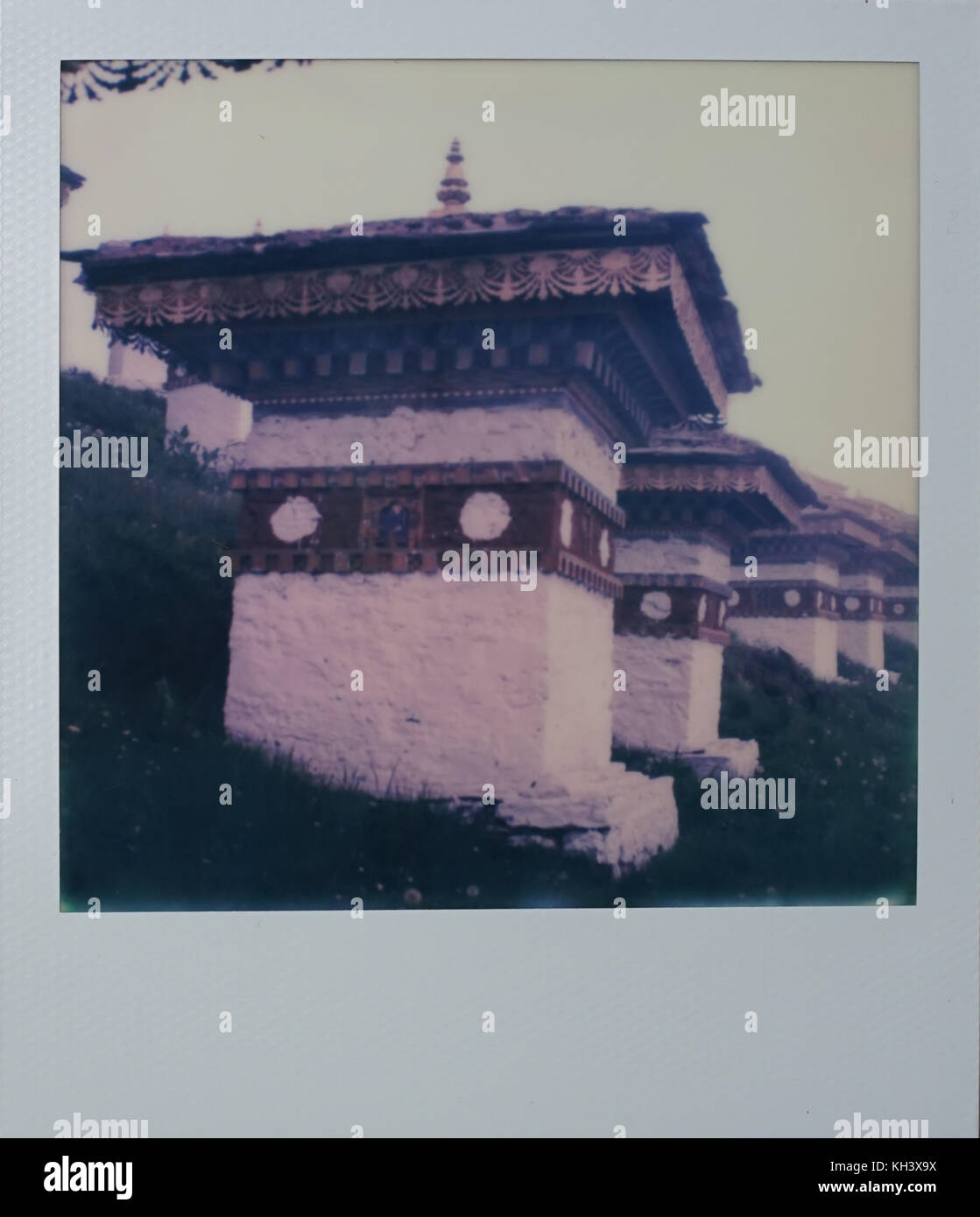 Polaroid reale di Stupa in Paro Bhutan Foto Stock