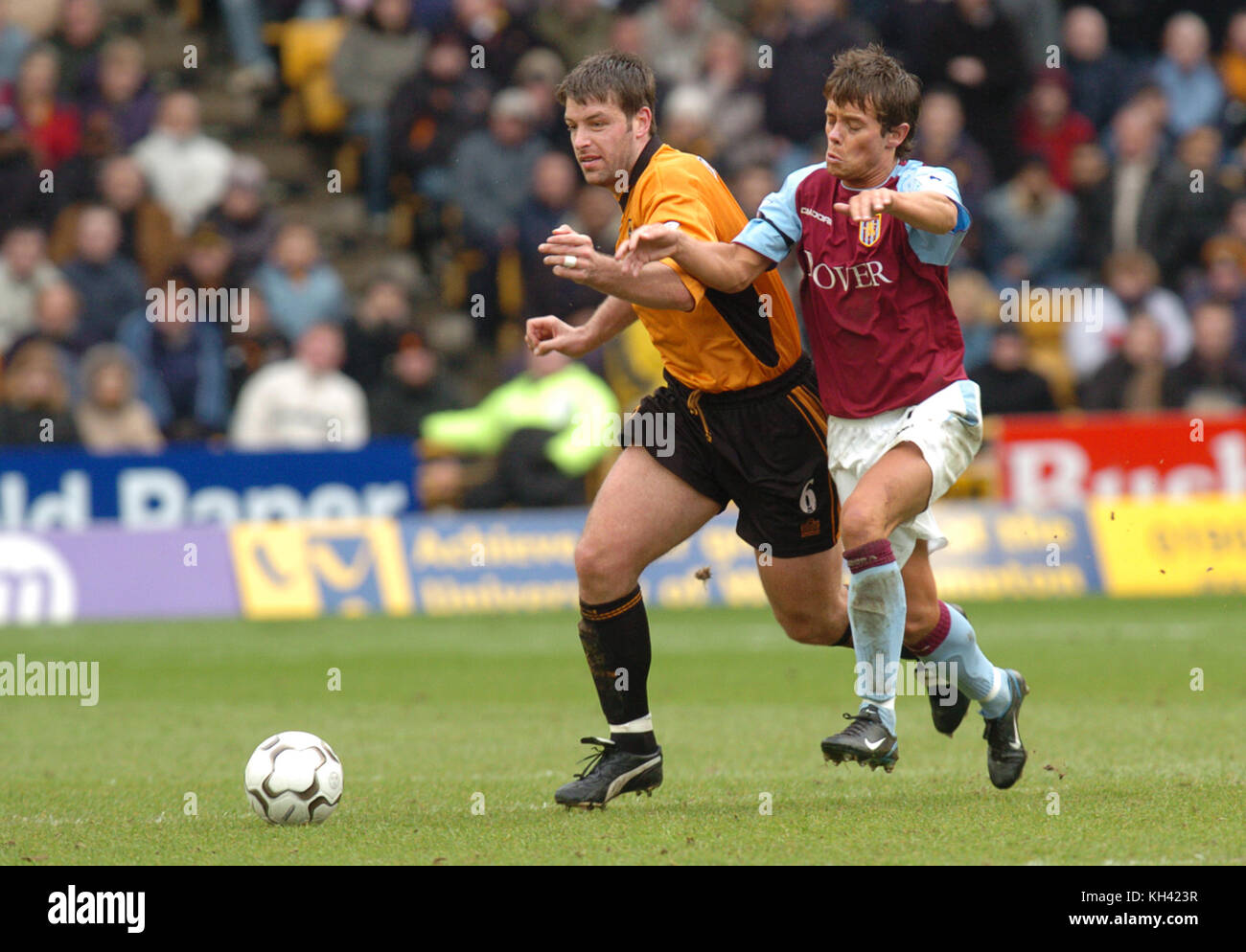 Il calciatore Paul Butler e Lee Hendrie Wolverhampton Wanderers v Aston Villa 14 Marzo 2004 Foto Stock