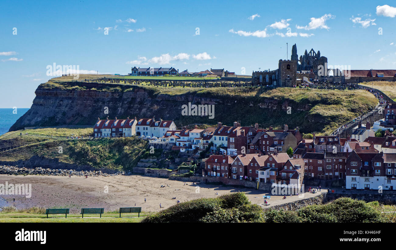 WHITBY, North Yorkshire/UK - 22 agosto : Vista di Whitby North Yorkshire il 22 agosto 2010. Persone non identificate Foto Stock
