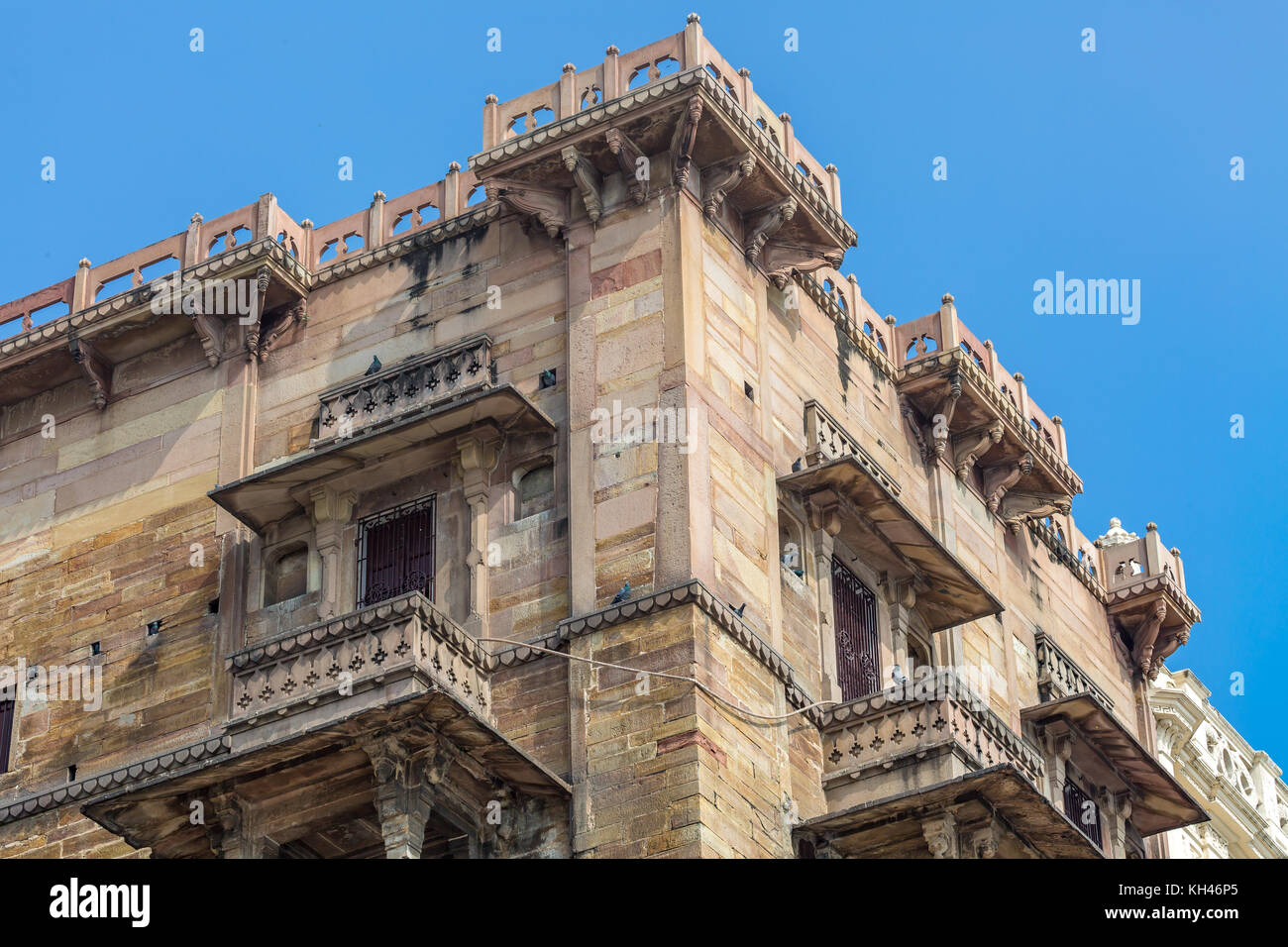 Royal Palace edificio residenziale situato presso il fiume Gange banca a varanasi india. Foto Stock