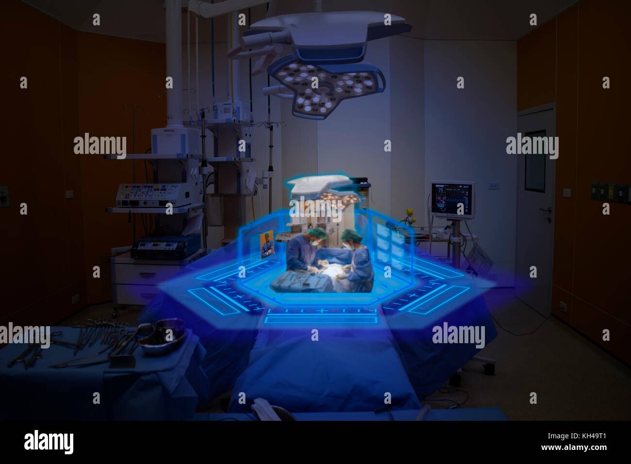 Smart medical technology concetto, la realtà aumentata tecnologia nella camera operativa per l apprendimento della chirurgia paziente ,può aiutare lo studente a medi Foto Stock