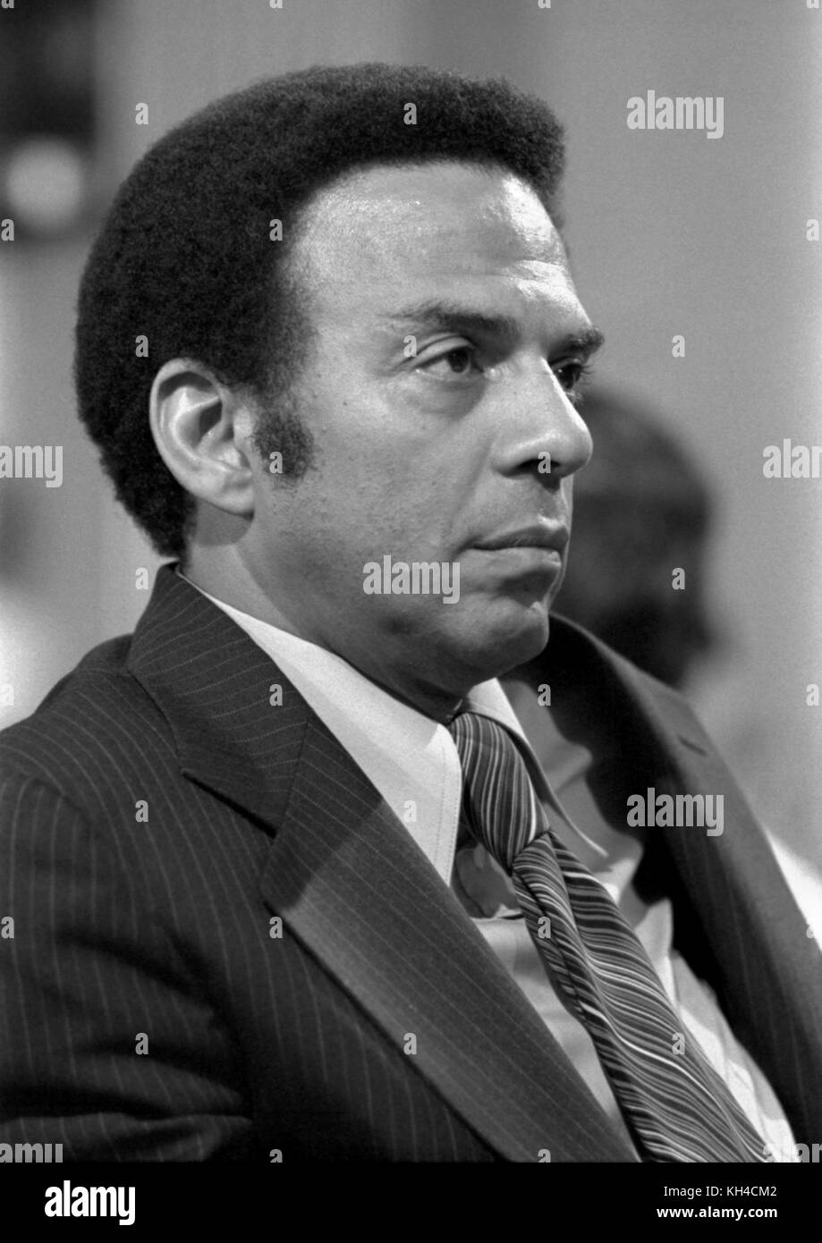 Ambasciatore delle Nazioni Unite Andrew Young con la sottocommissione Relazioni esterne sugli affari africani il 6 giugno 1977. L'Ambasciatore Young era un primo leader del movimento per i diritti civili e uno stretto confidente di Martin Luther King. Young sarebbe poi il sindaco di Atlanta dal 1982 al 1990. (Foto di Thomas J. o’Halloran) Foto Stock