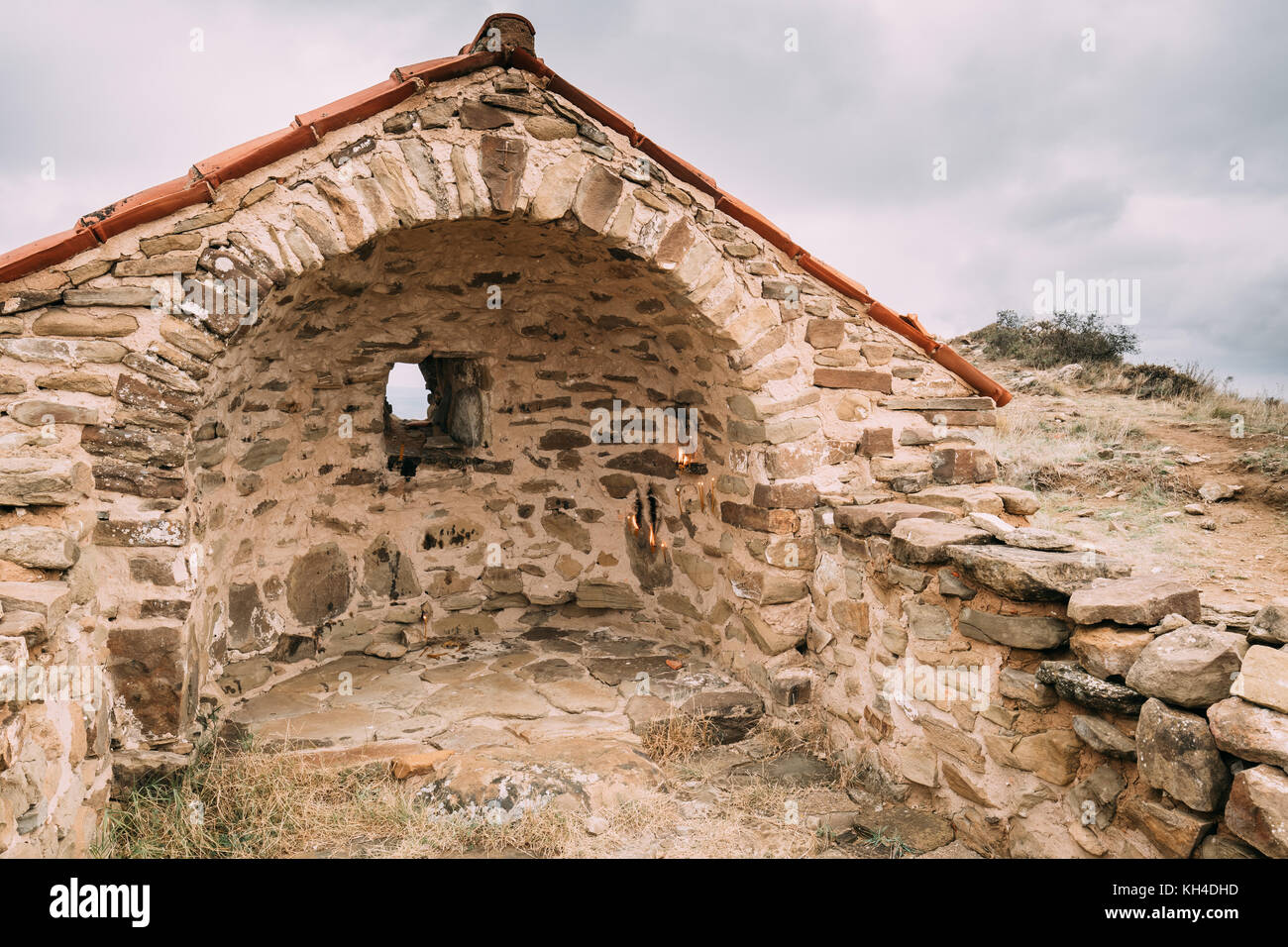 Sagarejo comune, regione di Kakheti, Georgia. Chiesa della Resurrezione di antiche David Gareja monastero complesso. monastero si trova è southeas Foto Stock