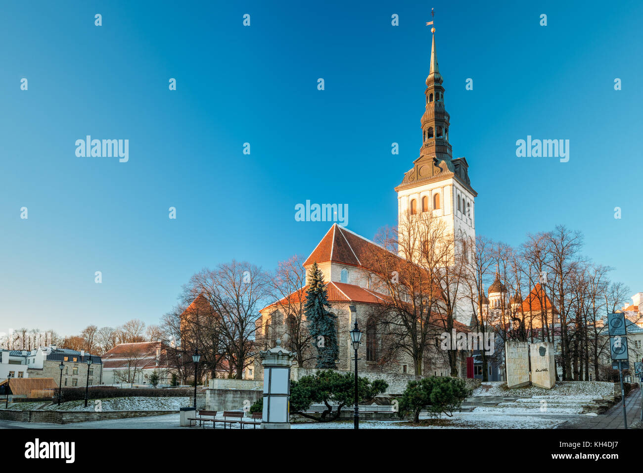 Tallinn, Estonia. La chiesa di san nicola Niguliste Kirik è medioevale ex chiesa luterana. Oggi le case di ramo d'arte museo di estonia e conc Foto Stock