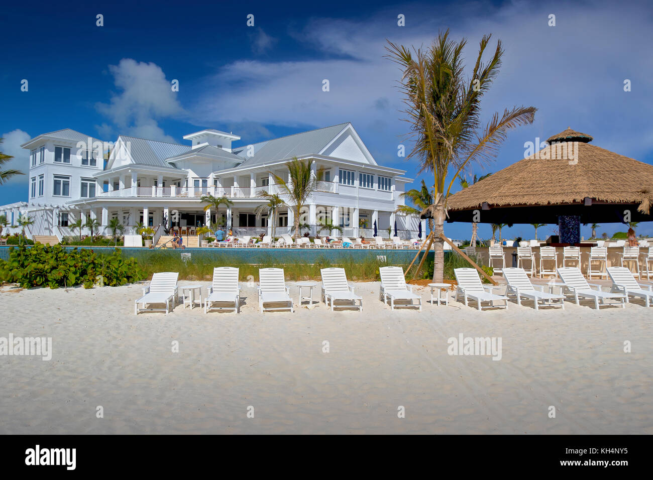 Il tiki hut & bar in piscina a chub Cay Resort Foto Stock