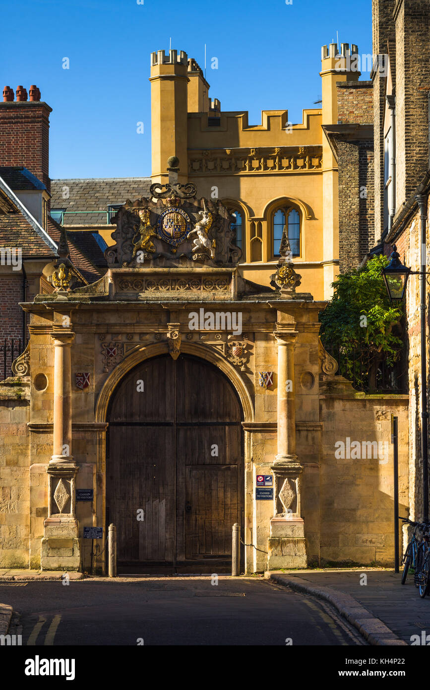 Trinità vicolo che conduce a Clare College gatehouse, Università di Cambridge, Inghilterra, Regno Unito Foto Stock