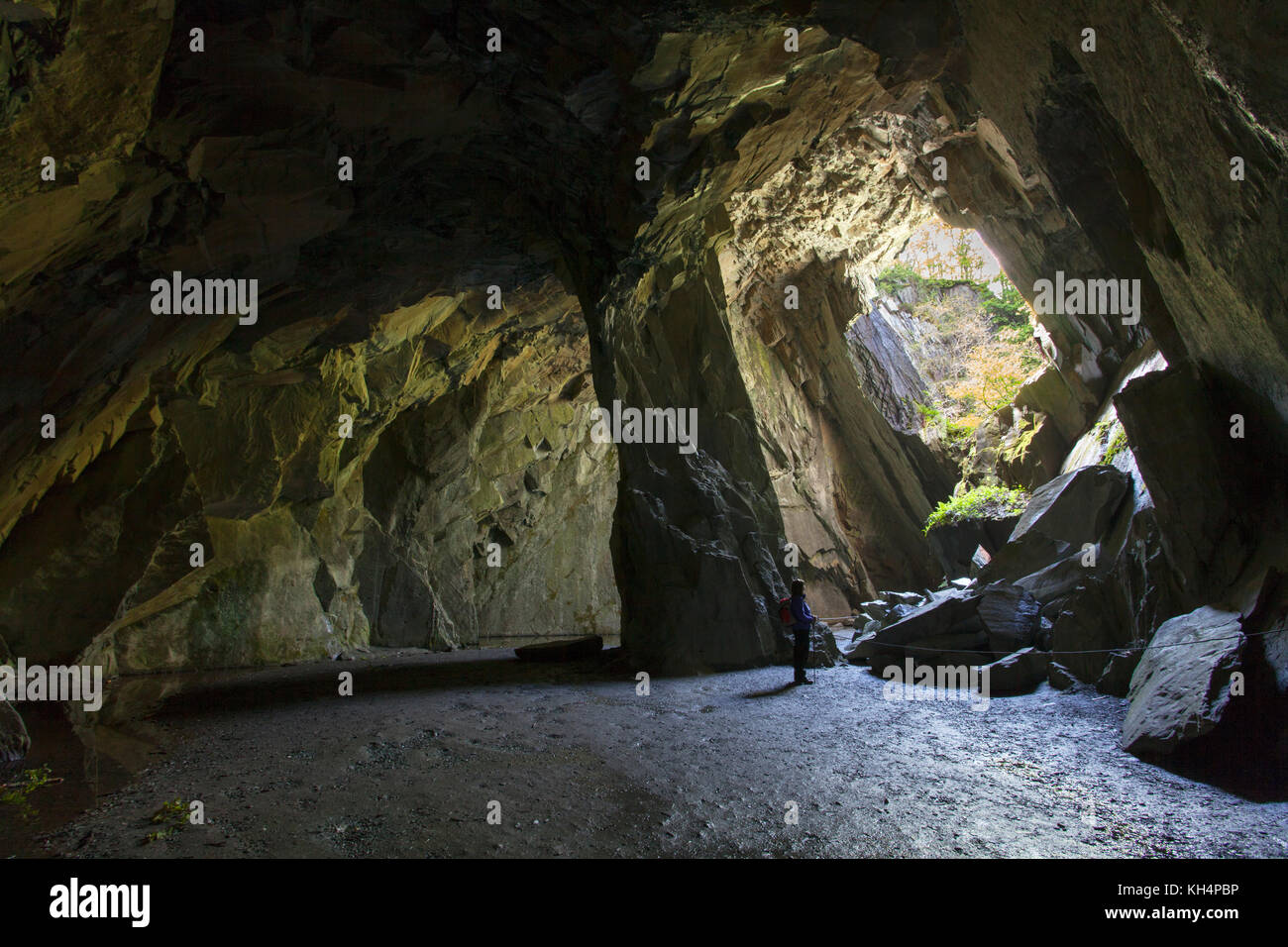 Cattedrale Grotta o Antro in poco langdale, il Lake District inglese. questa è parte di una cava in disuso. accesso pubblico è tramite una lunga passeggiata nel tunnel Foto Stock