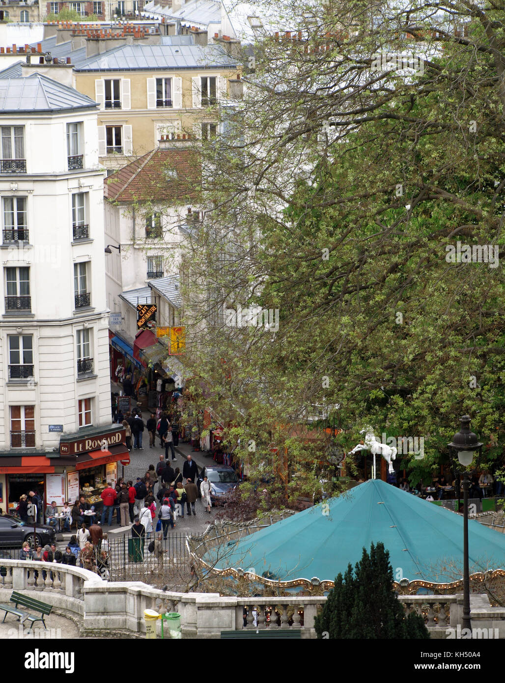 Vista della giostra dalla basilica del Sacro Cuore di Parigi, comunemente noto come Sacré-Coeur basilica, 35, rue du Chevalier de la barre 75018 Parigi FRANCIA Foto Stock