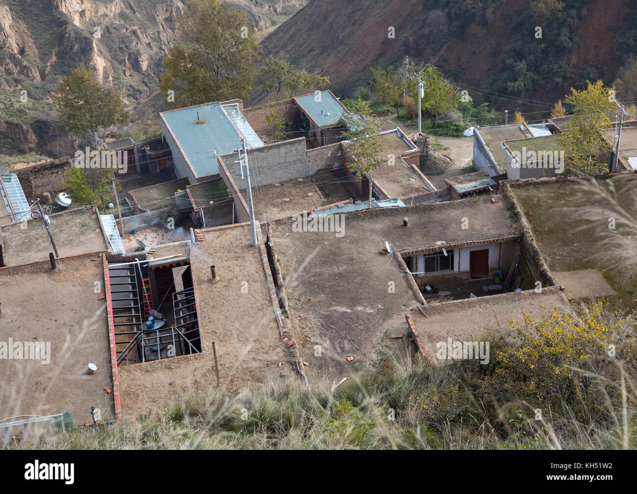 Case monaci nel monastero Shachong, Provincia di Qinghai, Wayaotai, Cina Foto Stock