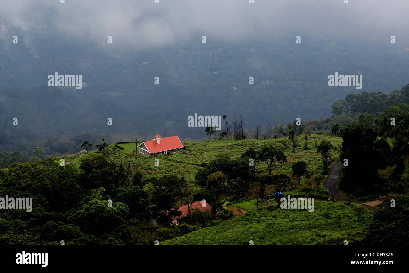 Una casa nella piantagione di tè di munnar kerala india Foto Stock