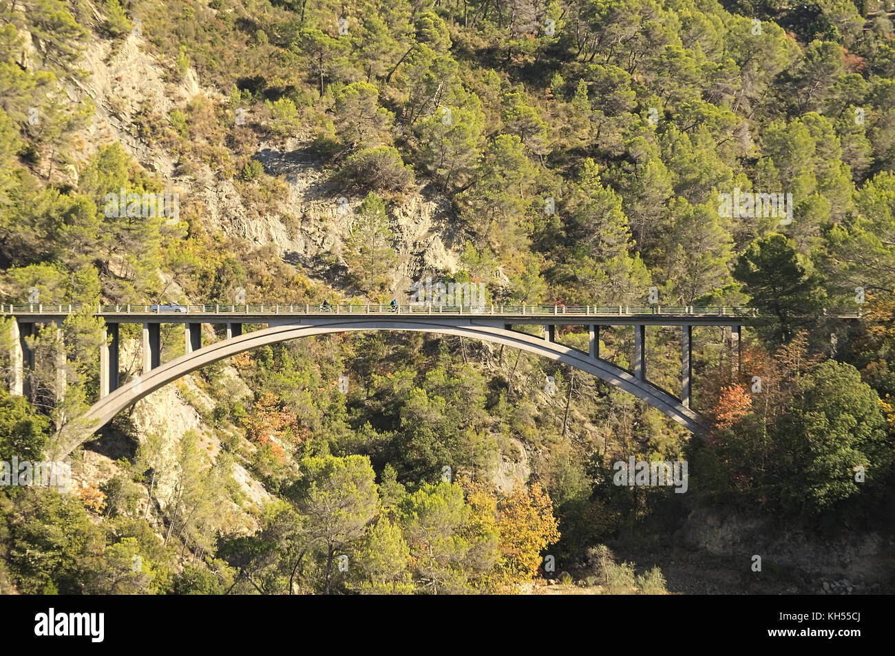 Vista di 'Pont Massena', un viadotto sulla 'Route de Levens' vicino al villaggio di Saint Blaise in Costa Azzurra. Foto Stock