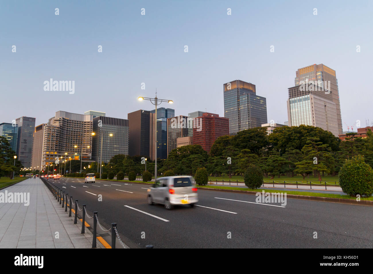 Moderni edifici alti nel quartiere di Ginza skyline di Tokyo Foto Stock