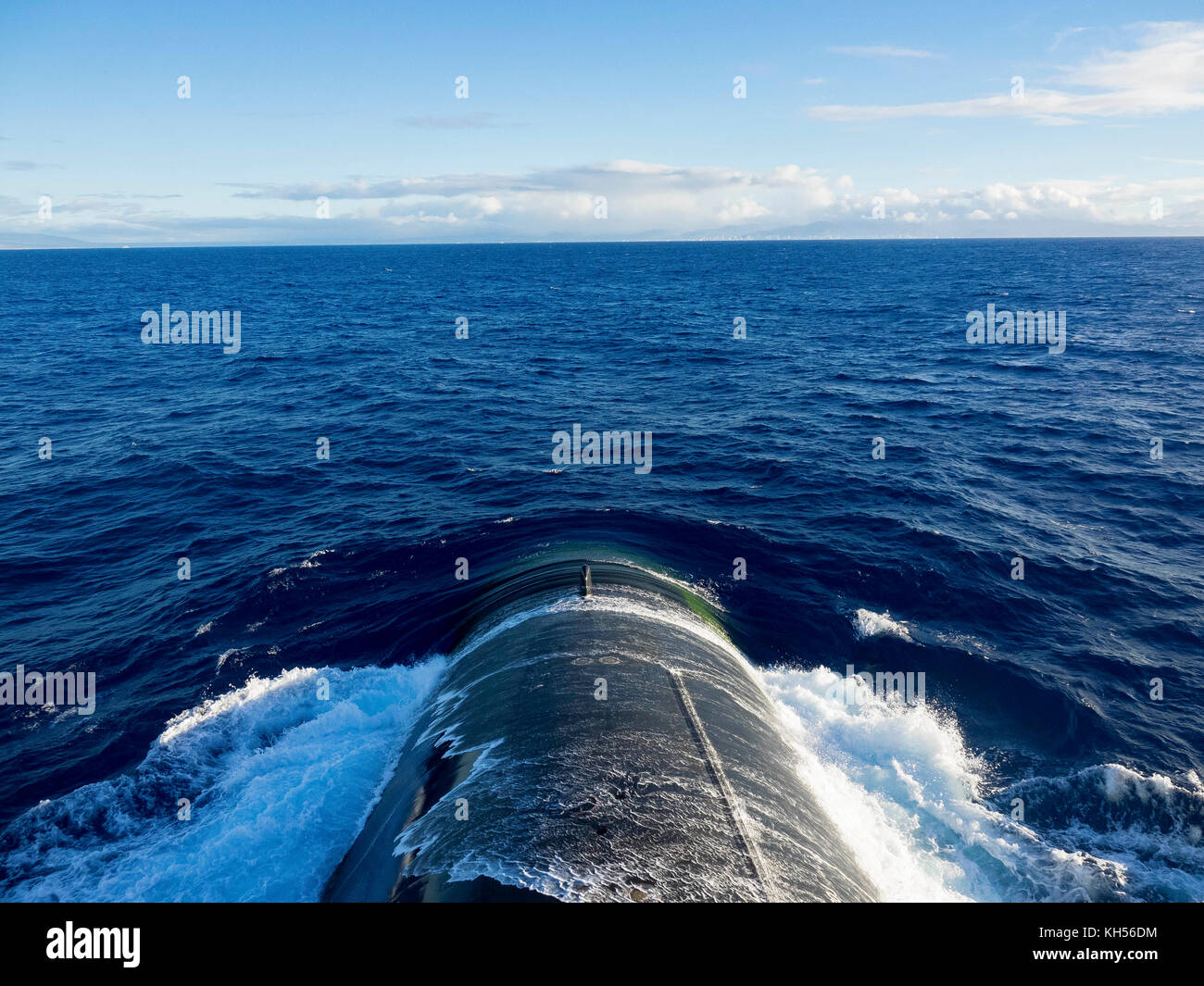 La Ohio-class missile balistico sommergibile USS Nebraska (SSBN 739) transita in open oceanduring un in corso per t Foto Stock