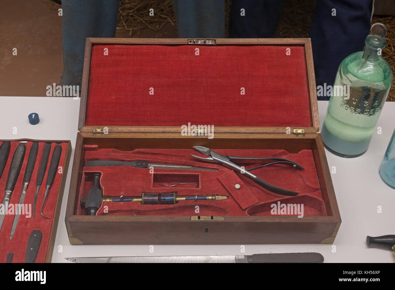 Un incassato strumento chirurgico kit, il Museo Nazionale della Guerra Civile, Lincoln Circle, Harrisburg, PA, Stati Uniti Foto Stock