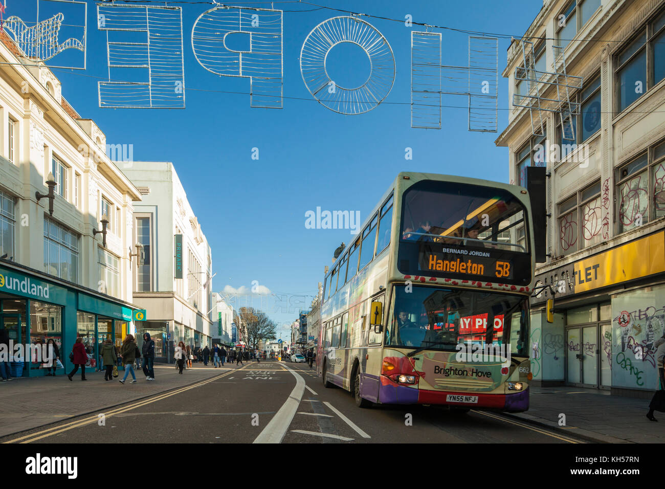 Double Decker bus nel centro città di Brighton, East Sussex, Inghilterra. Foto Stock