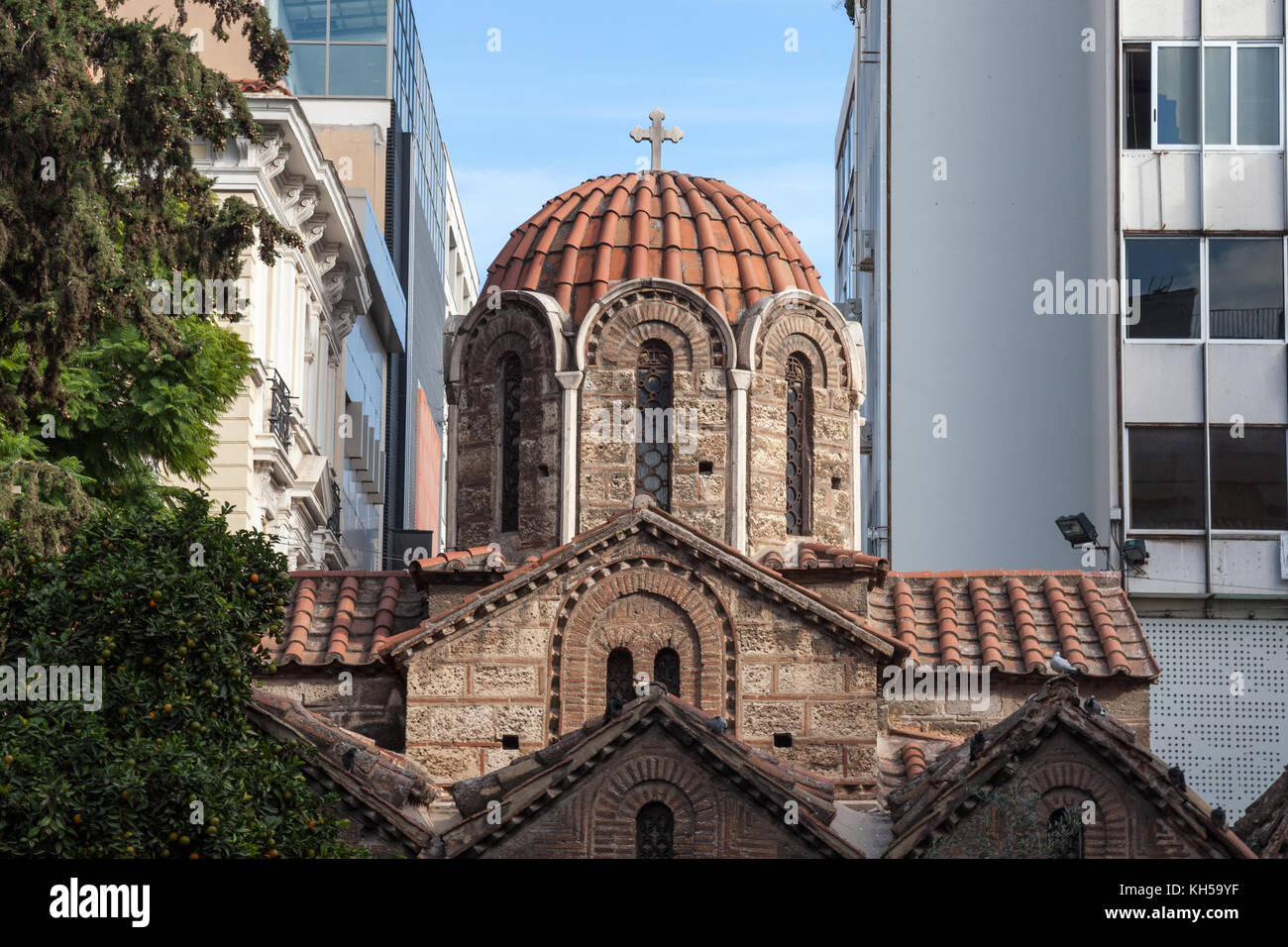 Di panaghia kapnikarea chiesa su ermou street a Atene, Grecia. è uno dei più famosi punti di riferimento della chiesa greco ortodossa nel centro del Foto Stock