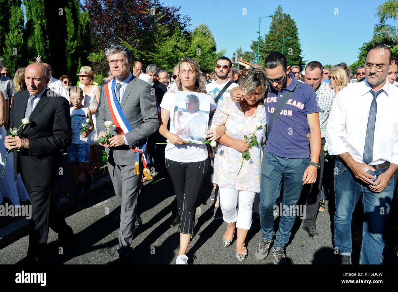 La marcia bianca rende omaggio a Hervé Cornara, vittima dell'attacco terroristico di Saint-Quentin Fallavier, Caluire, Francia Foto Stock