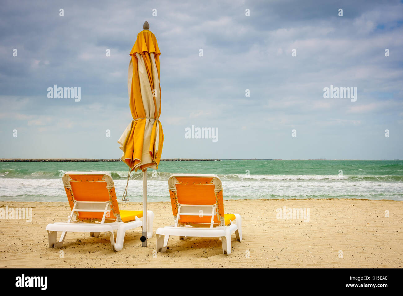 Spiaggia vuota al Parco Al Mamzar beach park a dubai, Emirati arabi uniti Foto Stock