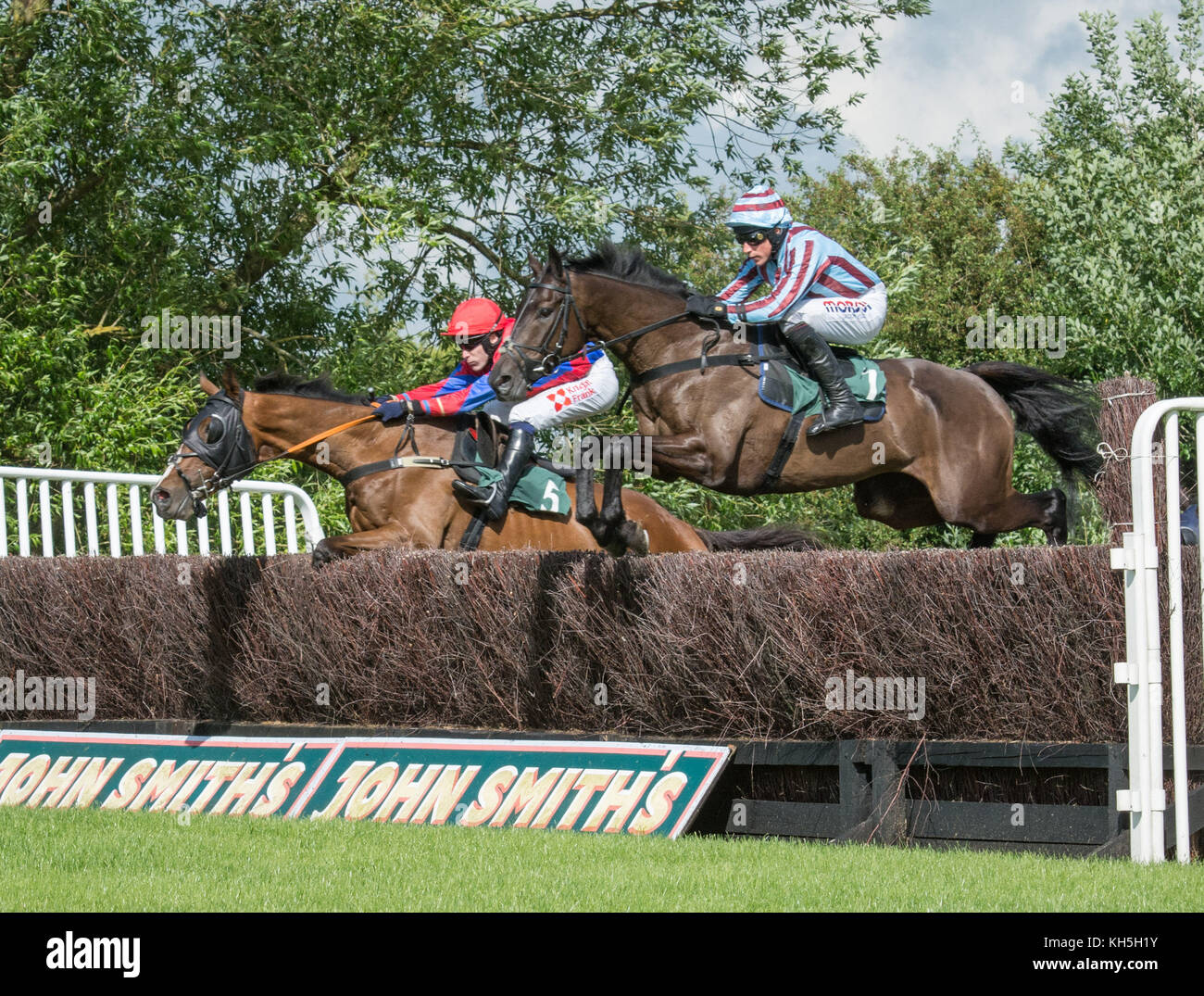 Corse di cavalli a Uttoxeter Racecourse, REGNO UNITO Foto Stock