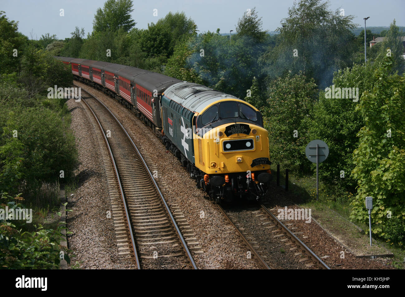 British locomotiva diesel classe 40 n. 40135 'east lancashire railway' a Castleford, south yorkshire, Regno Unito con holyhead a durham charter - 25 maggio 20 Foto Stock