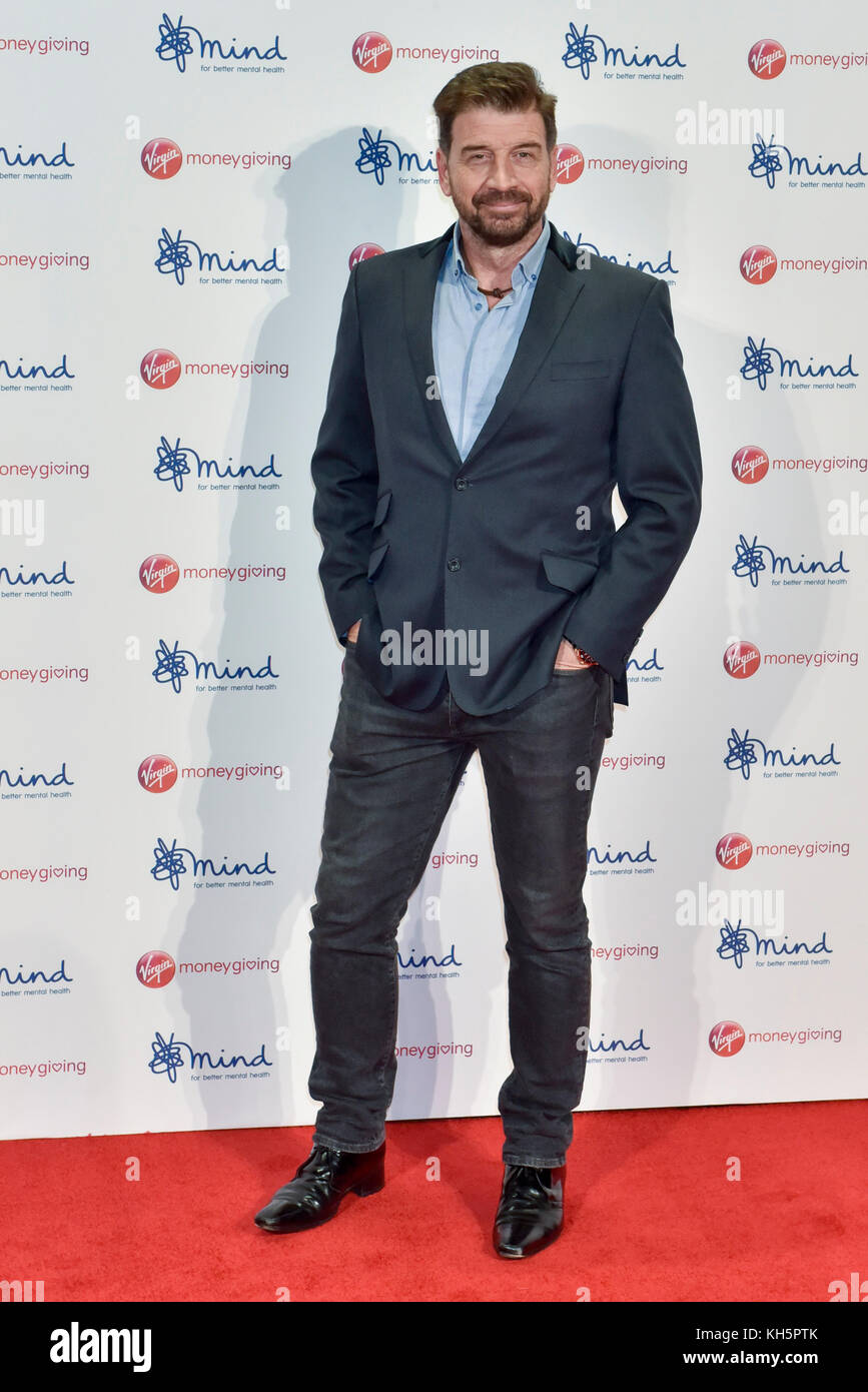 Londra, Regno Unito. Xiii Nov, 2017. Nick Knowles, il presentatore TV, sul tappeto rosso al Virgin soldi dando la mente Media Awards 2017 presso il cinema Odeon Leicester Square. Premi di celebrare i migliori esempi di reporting e raffigurazioni della salute mentale in stampa, broadcast, i media digitali e film. Credito: Stephen Chung/Alamy Live News Foto Stock