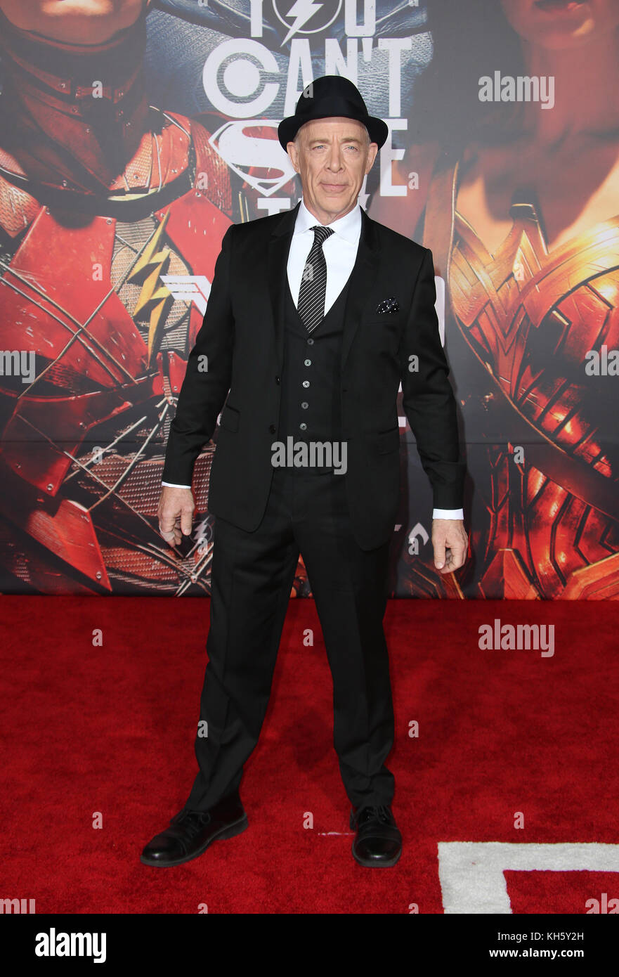 Los ANGELES, CA - 13 NOVEMBRE: JK Simmons, al cinema della Justice League il 13 novembre 2017 presso il Dolby Theatre di Los Angeles, California. Credito: Faye Sadou/Mediapunch Foto Stock