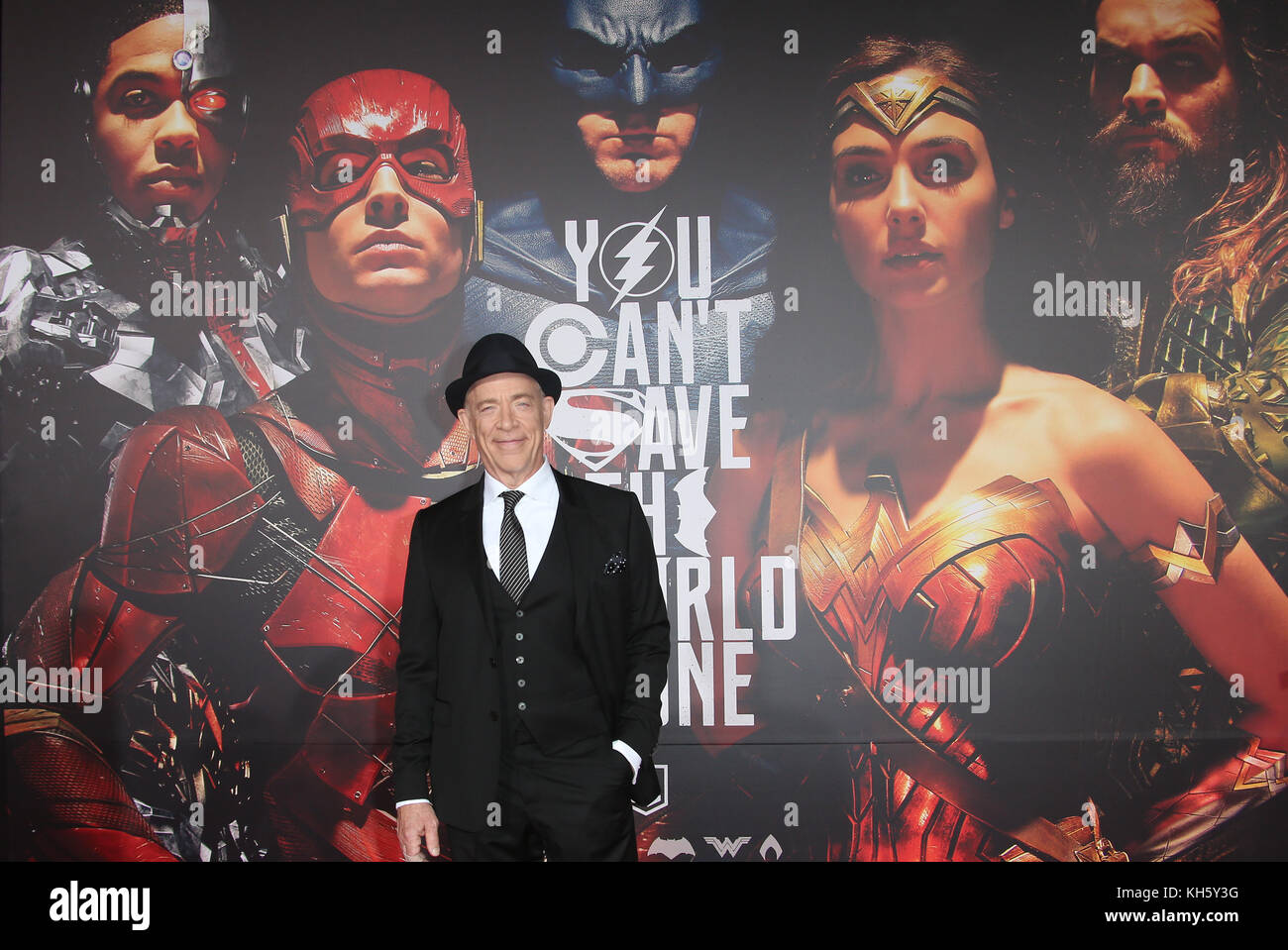 Los ANGELES, CA - 13 NOVEMBRE: JK Simmons, al cinema della Justice League il 13 novembre 2017 presso il Dolby Theatre di Los Angeles, California. Credito: Faye Sadou/Mediapunch Foto Stock