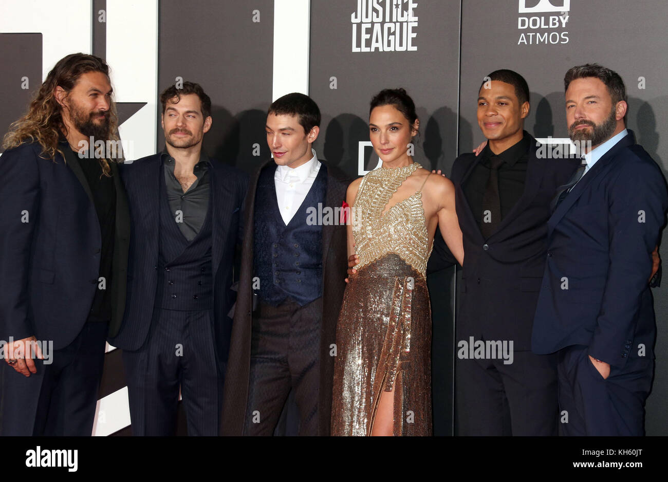 Los Angeles, California, Stati Uniti. 13th novembre 2017. Gal Gadot, Ray Fisher, Ezra Miller, Ben Affleck, Henry Cavill, Jason Momoa, Al Cinema Della Justice League Il 13 Novembre 2017 Presso Il Dolby Theatre Di Los Angeles, California. Credito: Faye Sadou/Media Punch/Alamy Live News Foto Stock