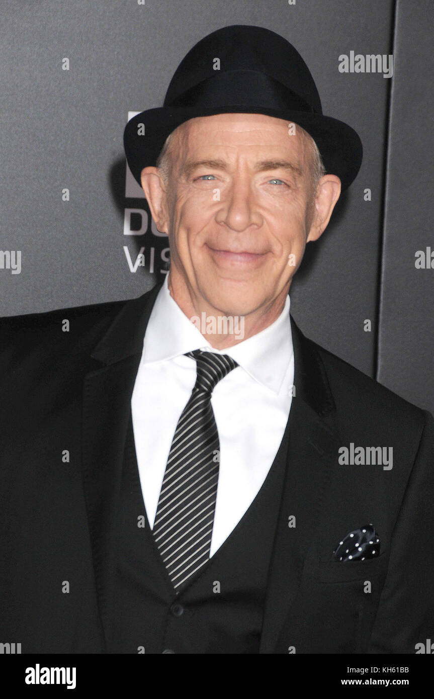 Los Angeles, California, Stati Uniti. 13 novembre 2017. 13 novembre 2017 - Los Angeles, California USA - l'attore JK SIMMONS alla premiere ''Justice League'' tenutasi al Dolby Theater Hollywood, Los Angeles CA. Crediti: Paul Fenton/ZUMA Wire/Alamy Live News Foto Stock