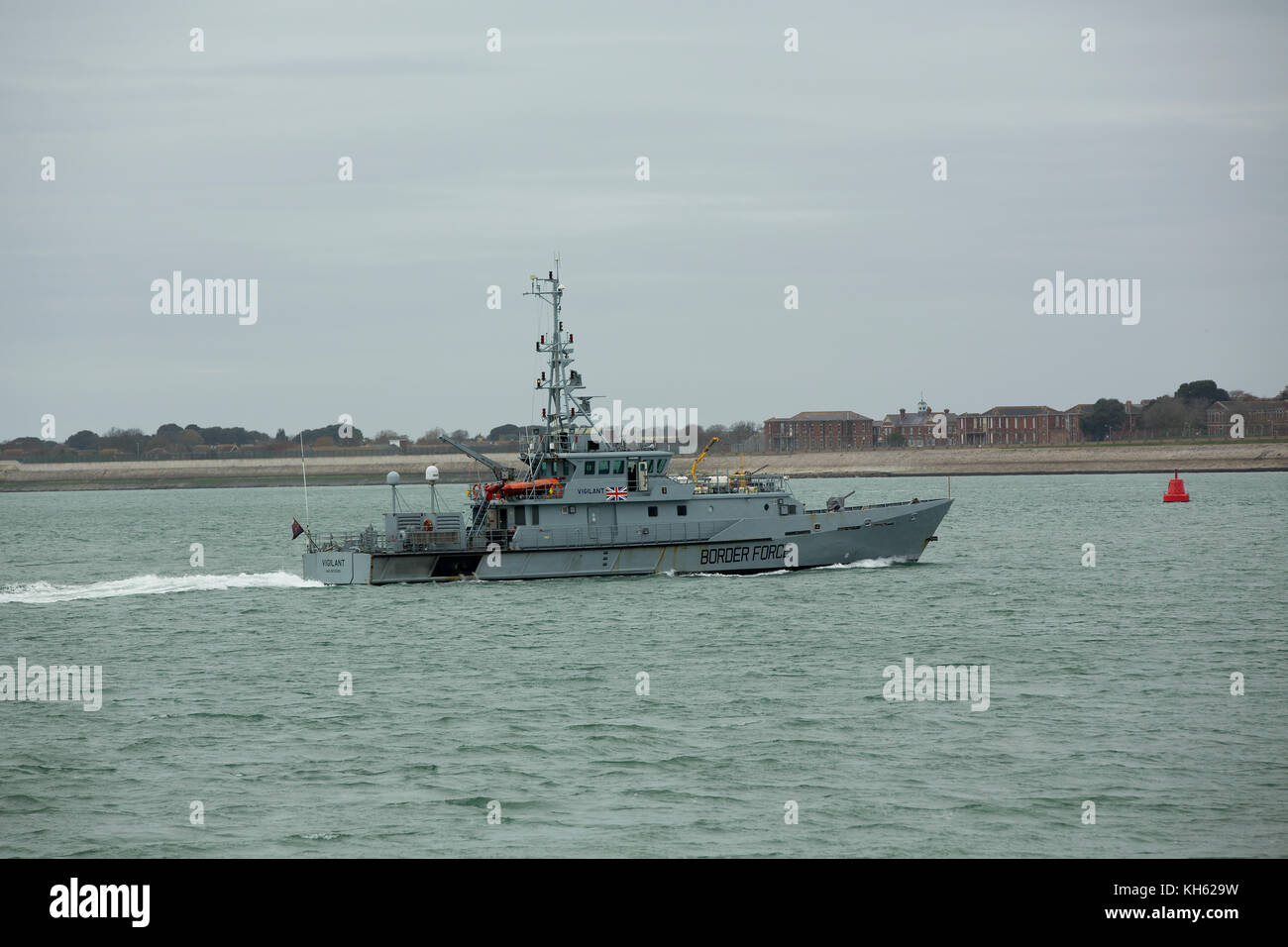 Il Solent Portsmouth, Regno Unito. Xiv Nov, 2017. Forza di confine motovedetta Vigilent rendendo il modo in Portsmouth Porto. Credito: David Robinson/Alamy Live News Foto Stock