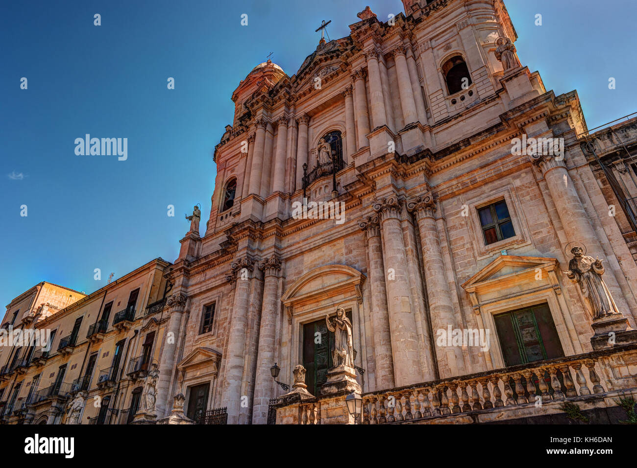 La facciata della chiesa di San Francesco a Catania, Sicilia Isola di Italia Foto Stock