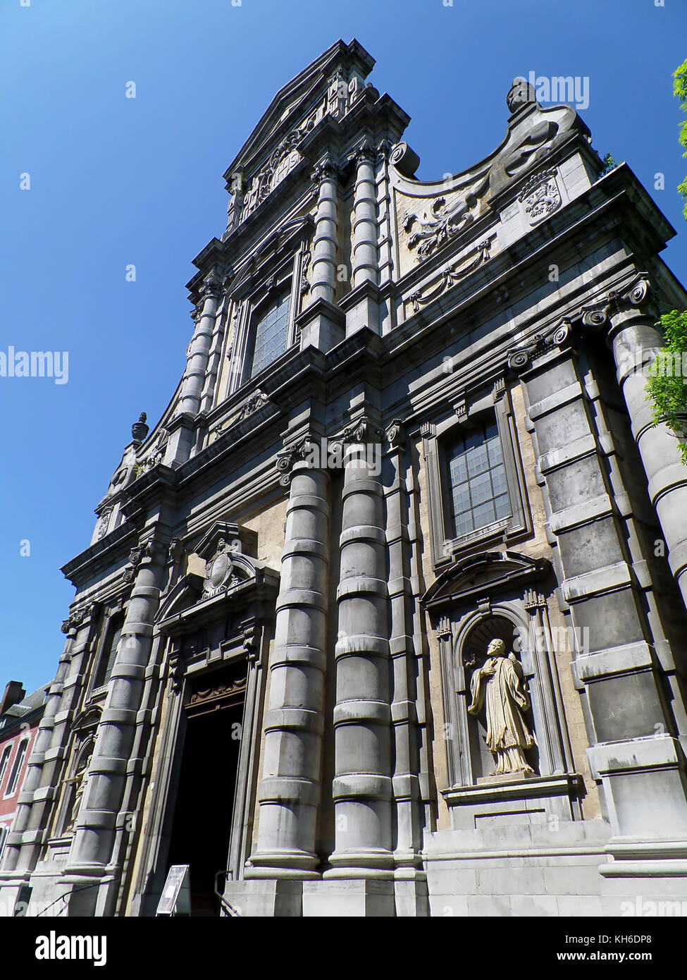 Splendida facciata della chiesa di Saint Loup a Namur, Belgio Foto Stock