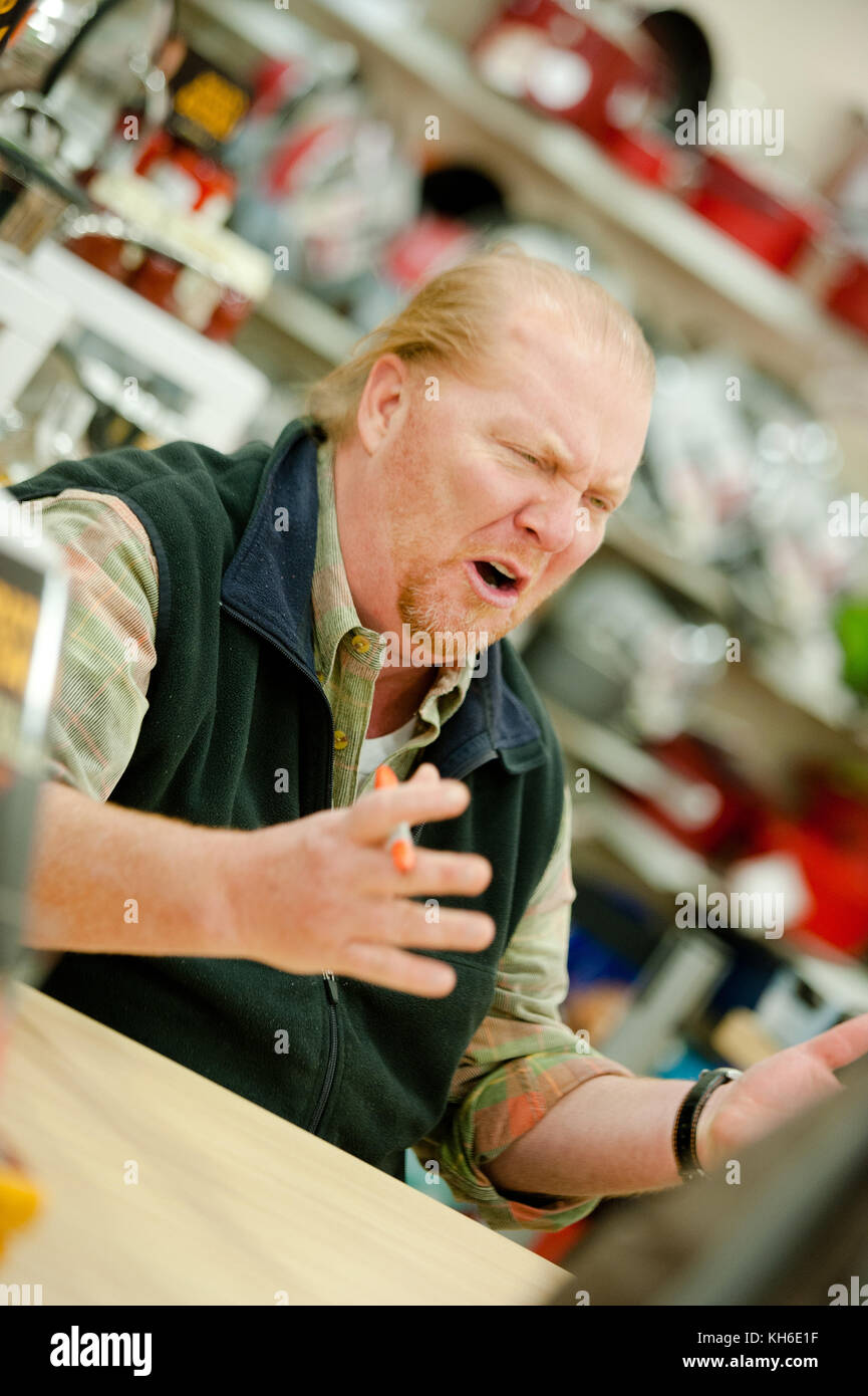 Mario Batali promuove il suo libro di cucina, Molto Batali Simple Family Meals a HomeGoods a New York City. 19 Gennaio 2012. © Kristen Driscoll / Mediapunch Inc. Foto Stock