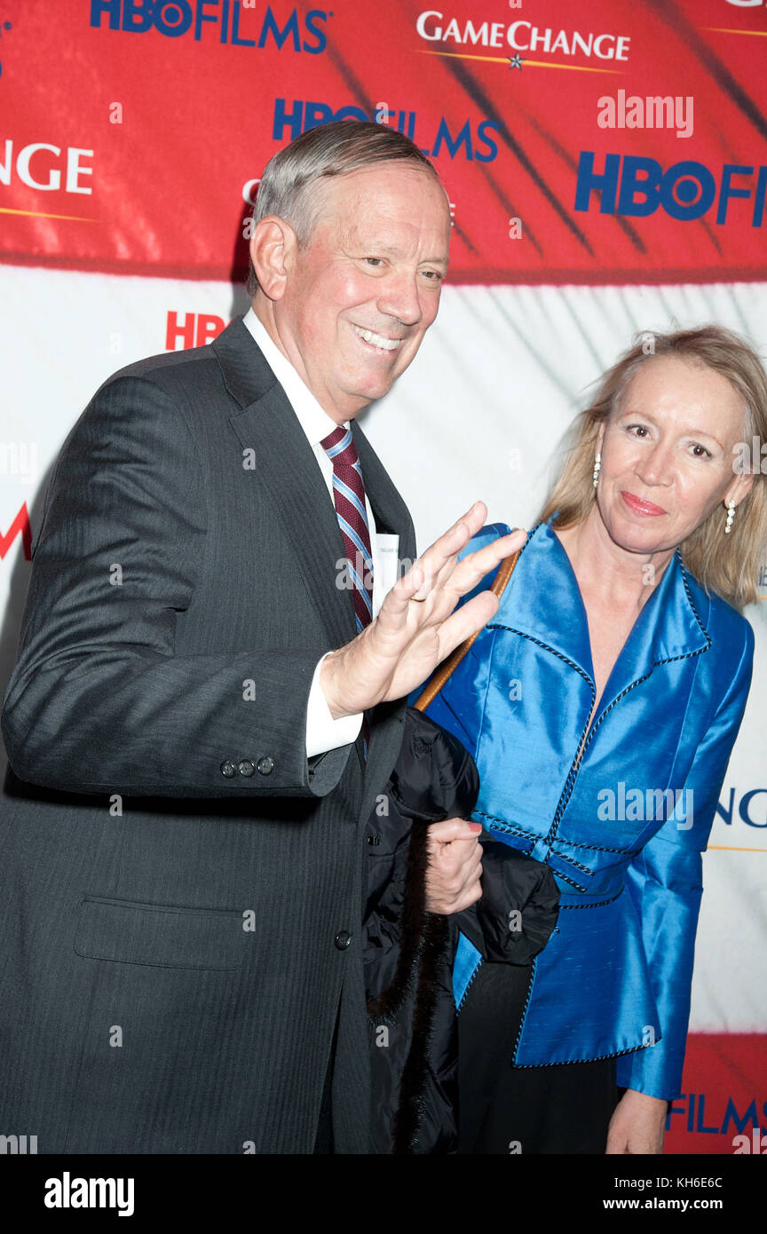 George Pataki e Libby Pataki al vaglio di HBO Films Game Change al Ziegfeld Theatre di New York City. 7 Marzo 2012. © Kristen Driscoll/Mediapunch Inc. Foto Stock