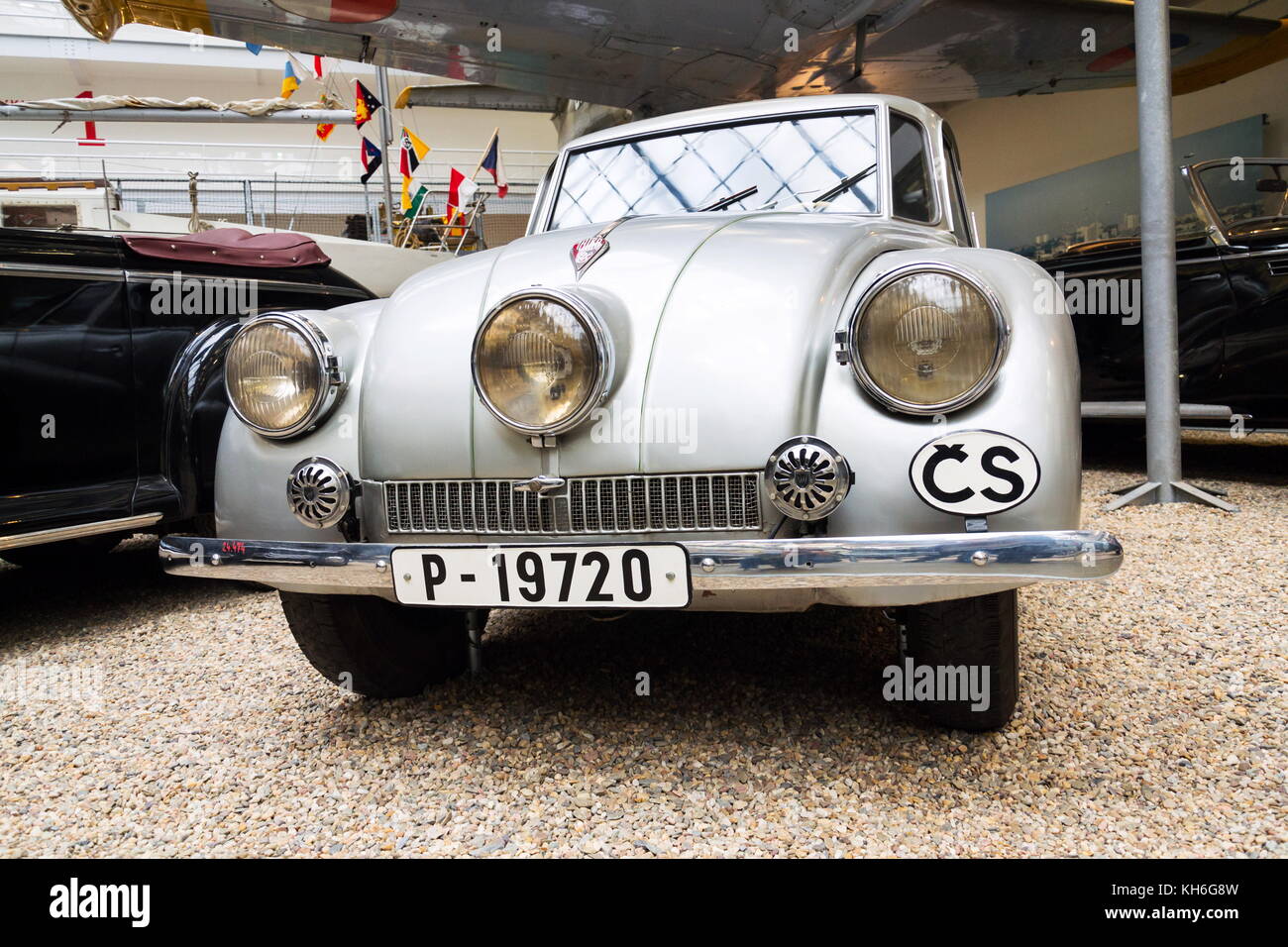 Praga, Repubblica Ceca - 10 novembre: monumento culturale nazionale automobile Tatra 87 utilizzato da hanzelka zikmund e per i viaggi in Africa e America latina Foto Stock