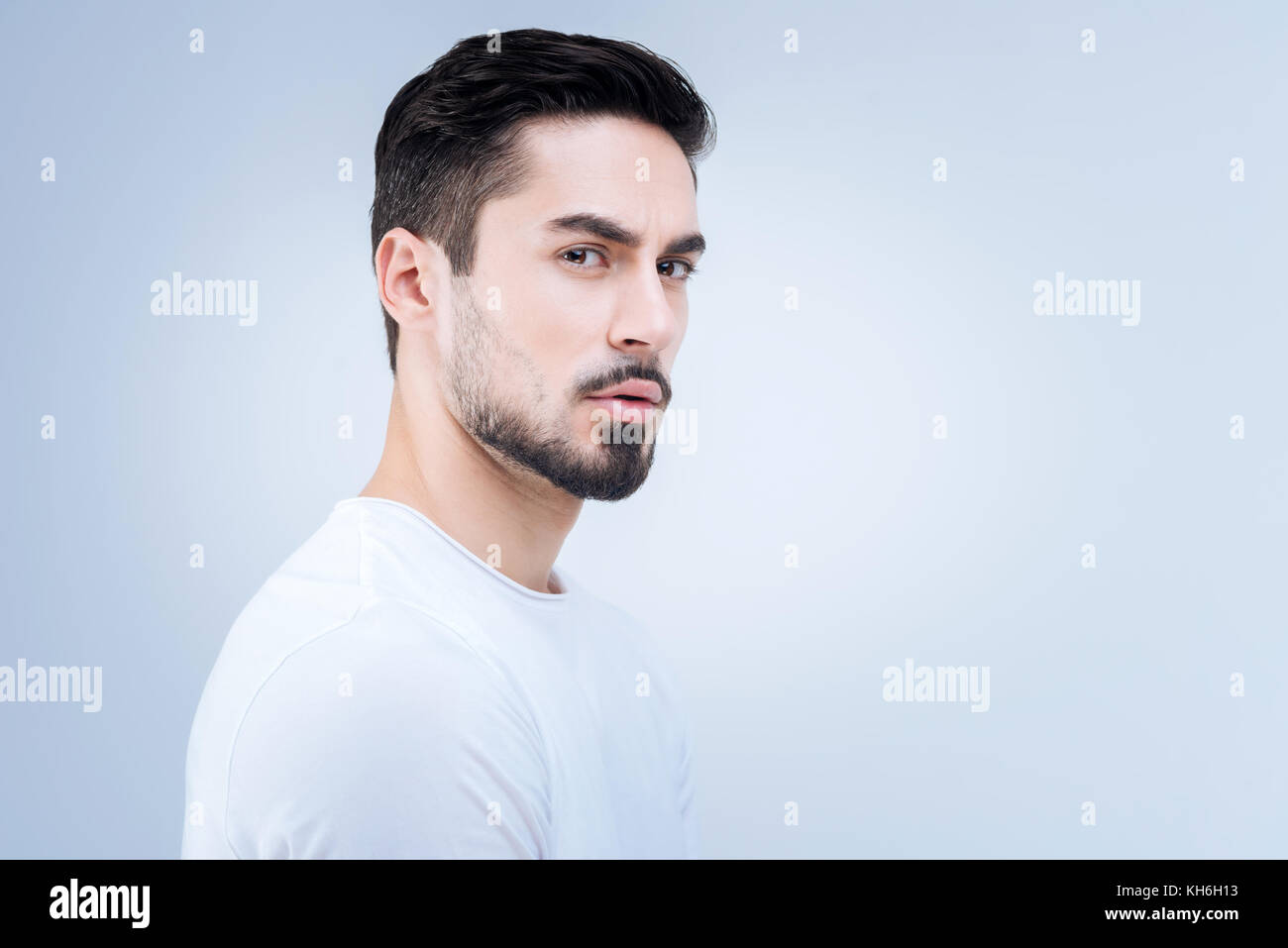 Attento uomo bello riconoscere il suo ex compagno di classe Foto Stock