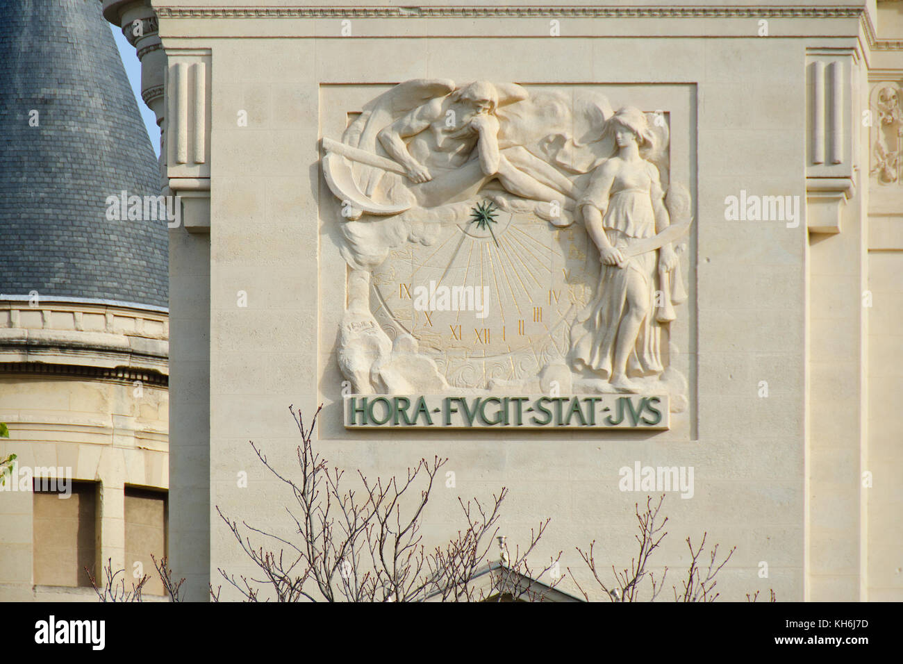 Parigi, Francia. Meridiana di Palais de Justice, Quai des Orfevres, Isola de la Cite. (Hora fugit, stat jus - il tempo passa, la giustizia rimane) .... Foto Stock