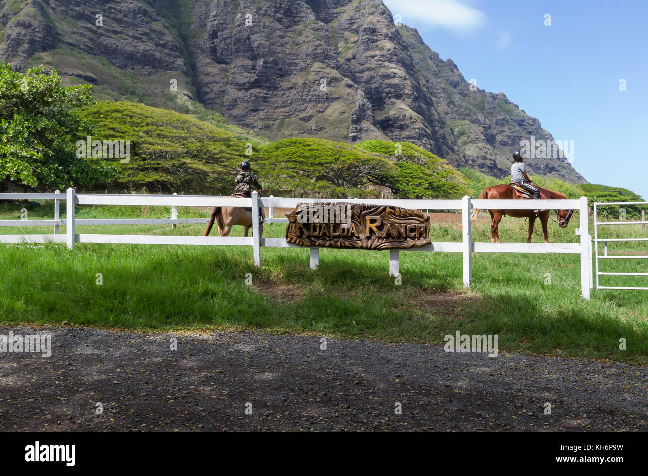 Kualoa Ranch e le montagne sull'isola di Oahu Foto Stock